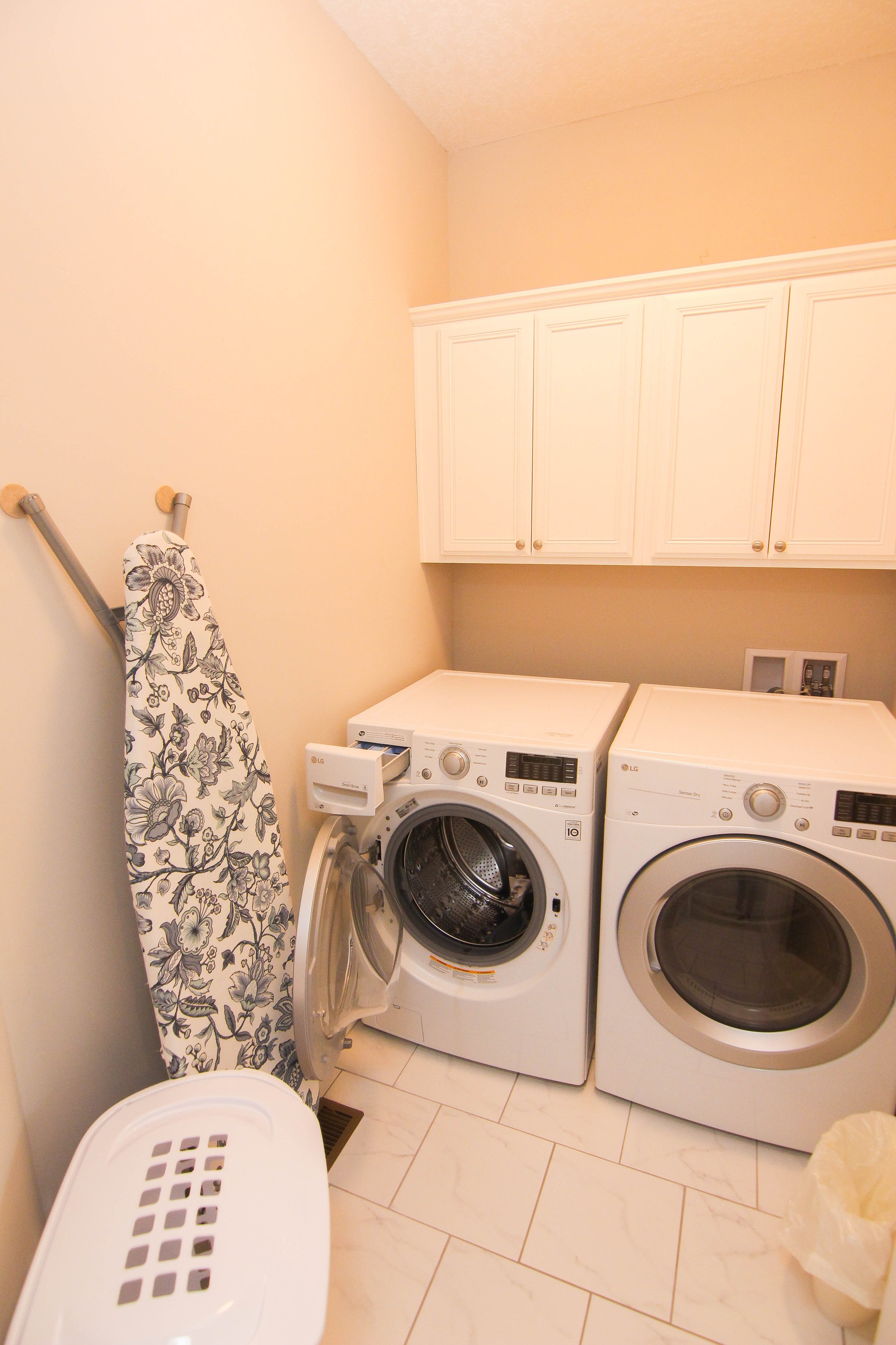 27 Laundry Room.jpg
