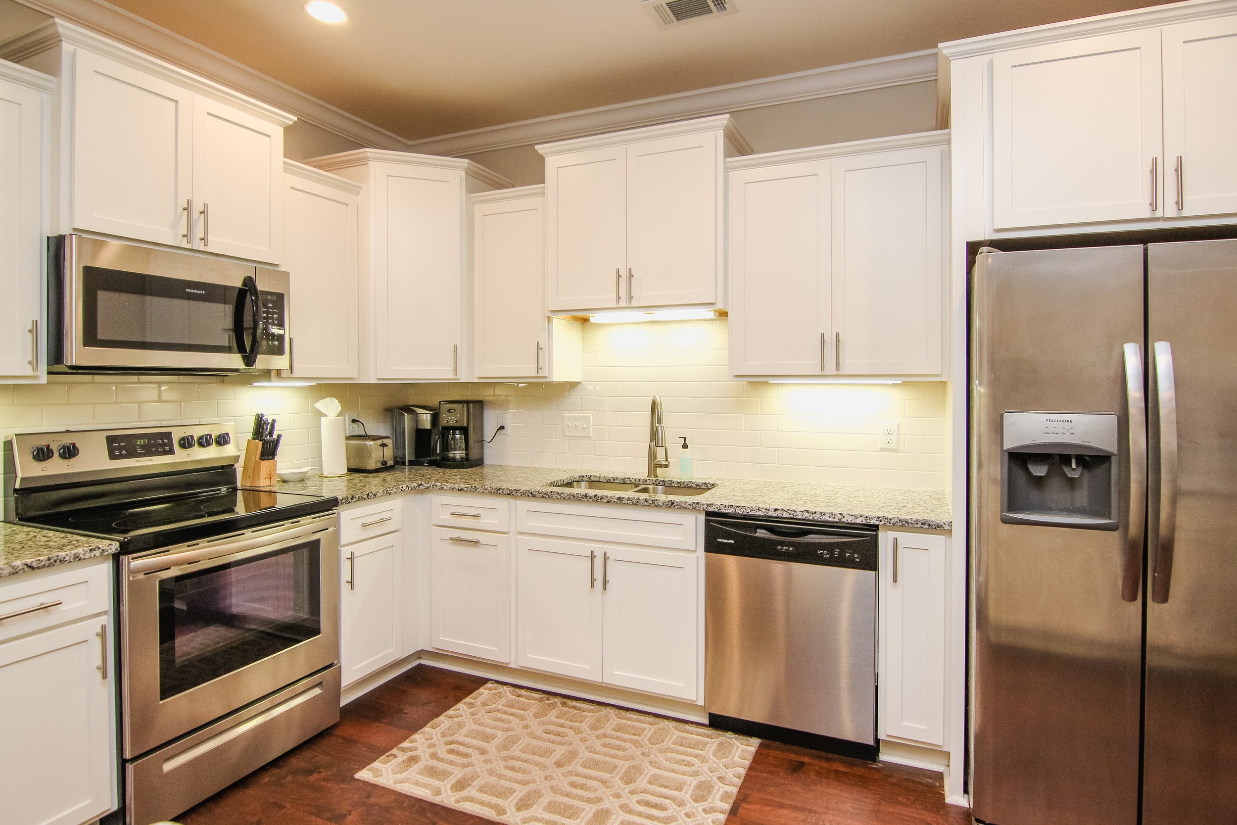 06 Kitchen.jpg
