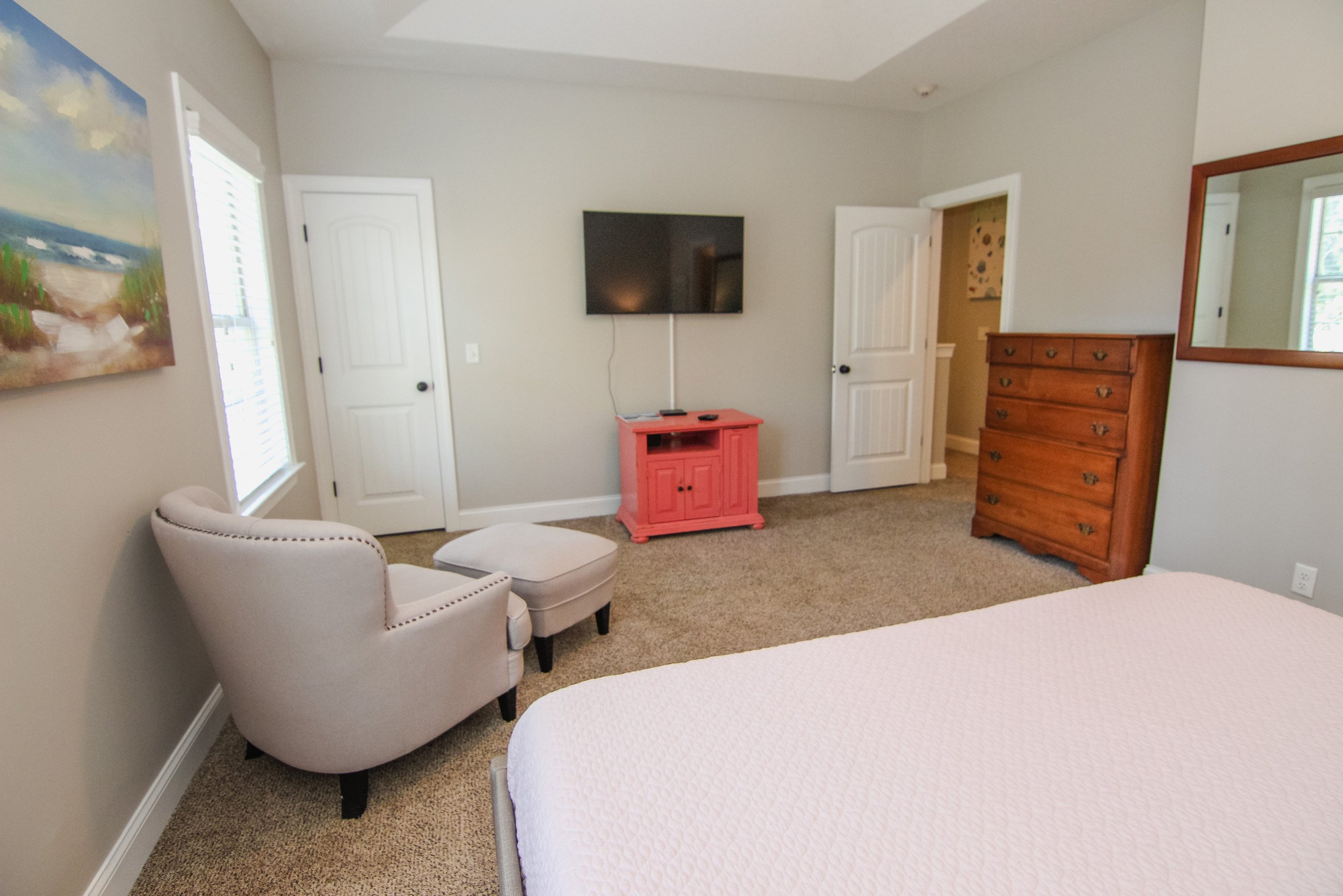 14 Main Bedroom.jpg