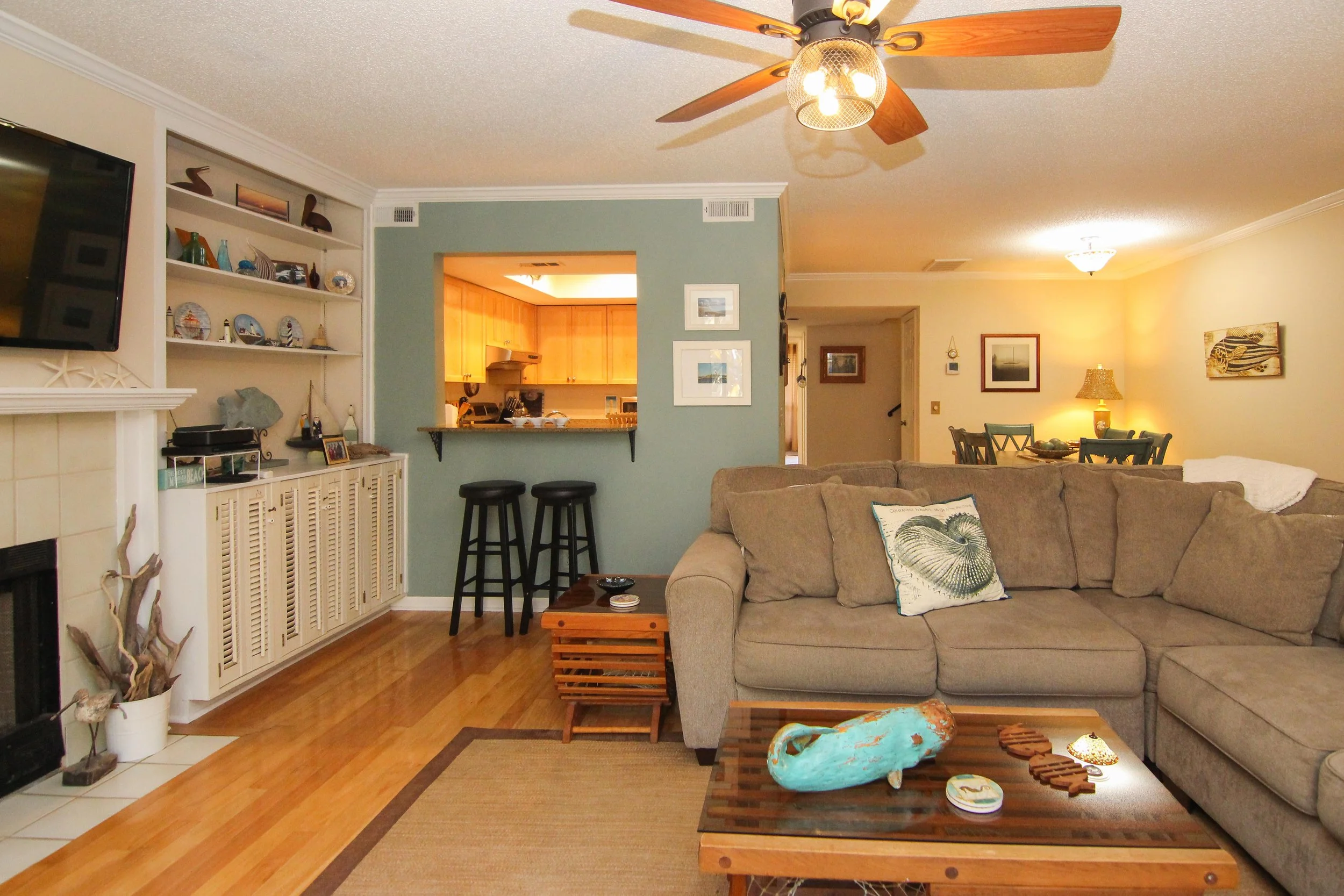 05 Living Room.jpg
