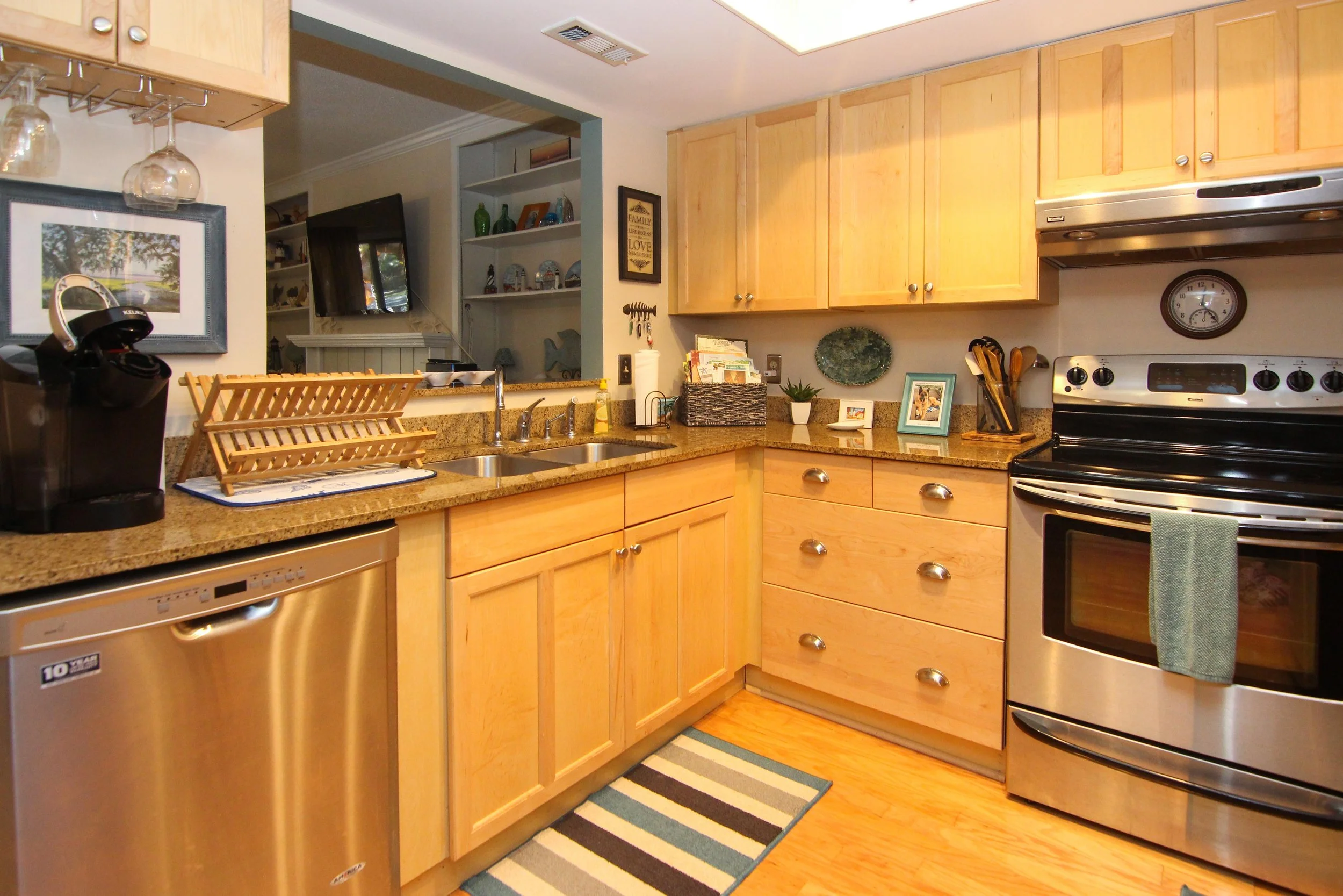 07 Kitchen.jpg