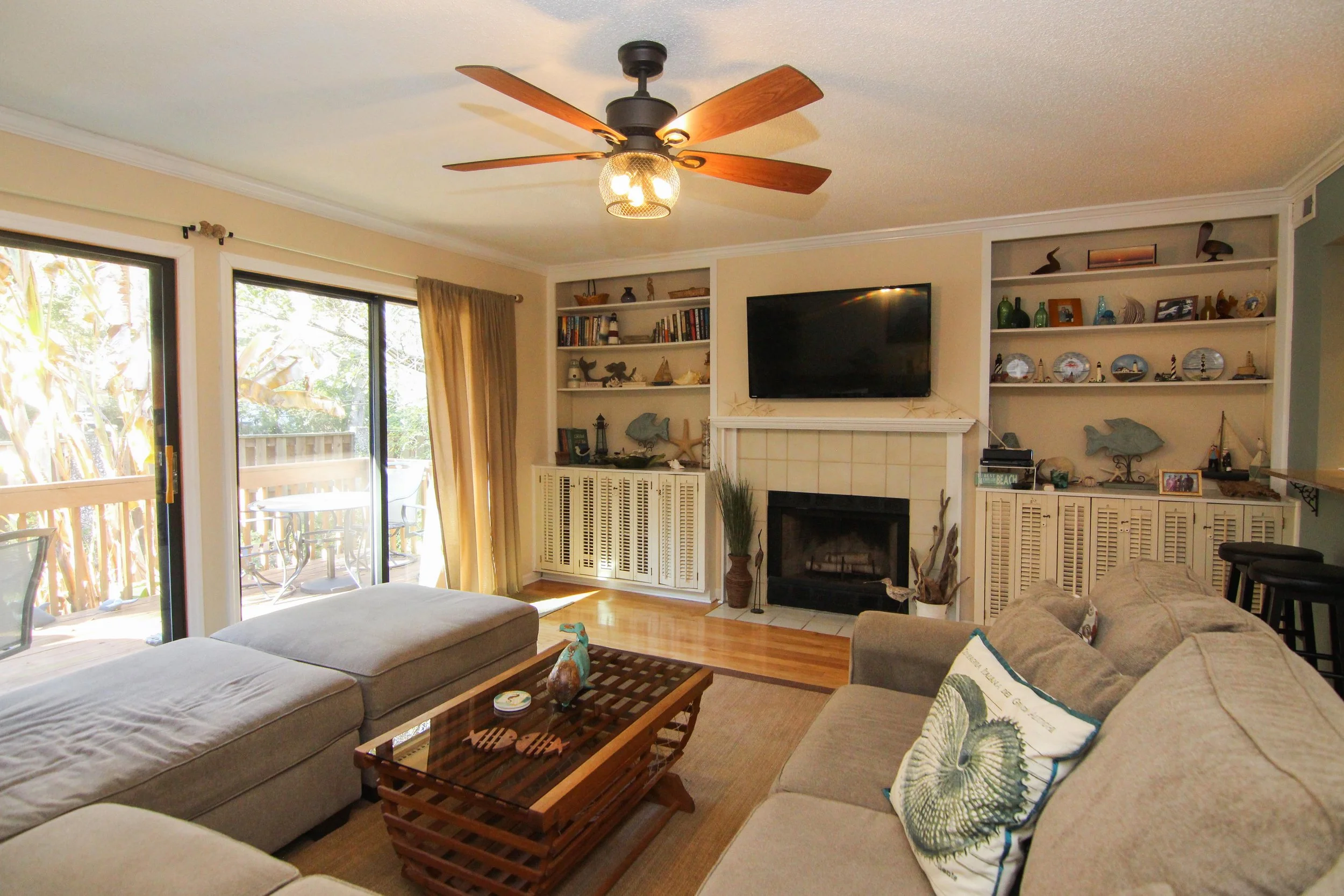 09 Living Room.jpg