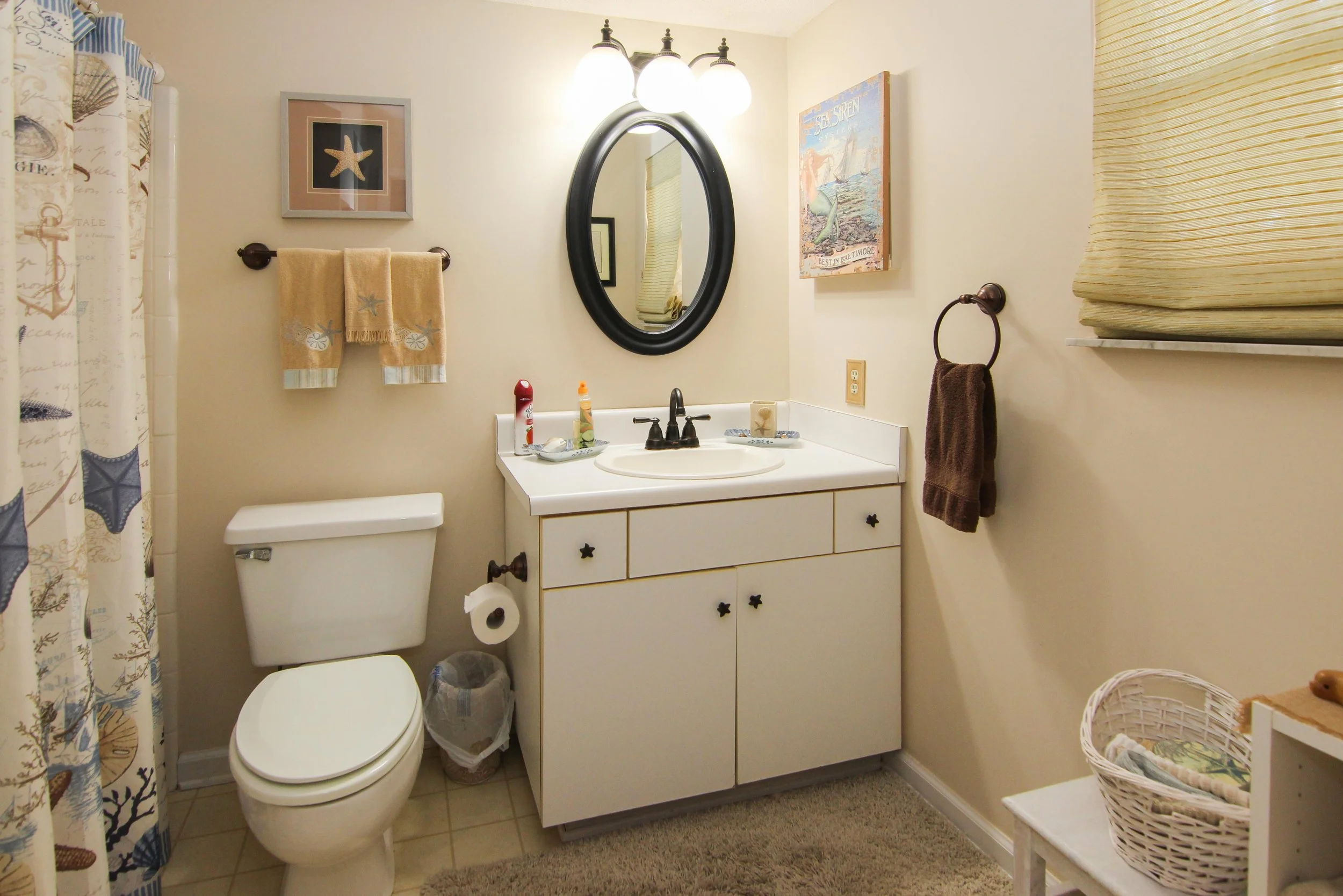 15 Bathroom.jpg