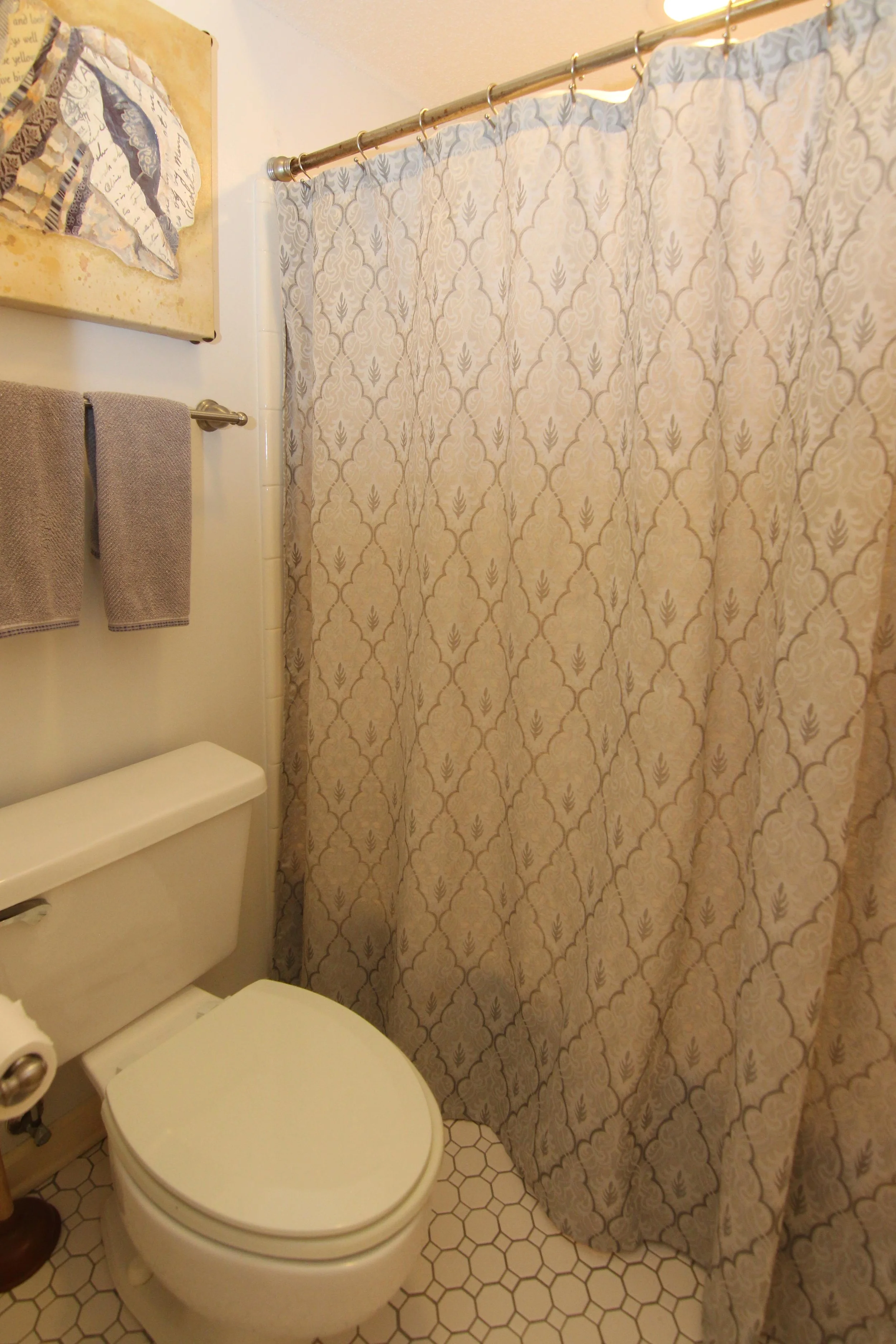 20 Master Bath.jpg