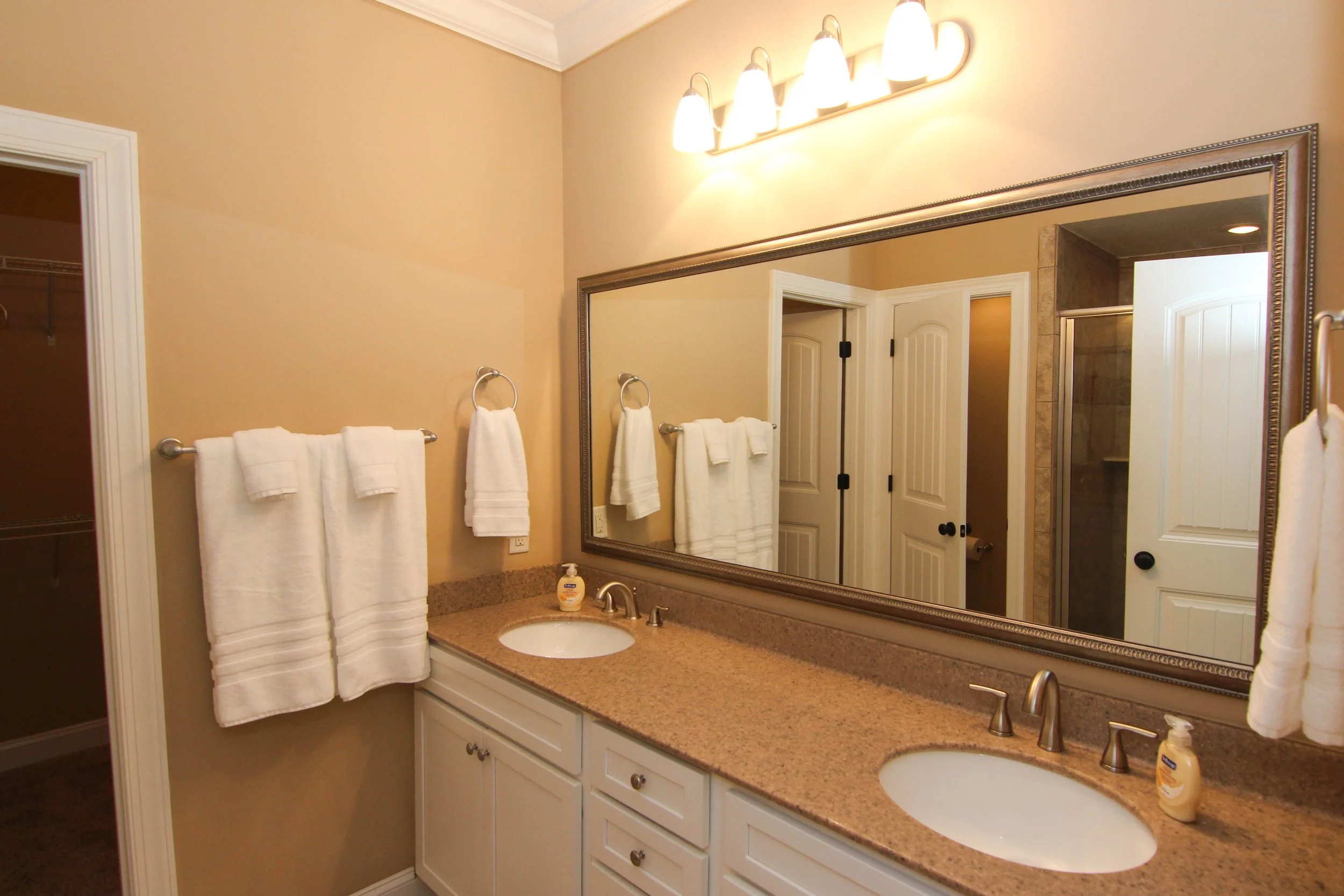23 Bathroom 1.jpg