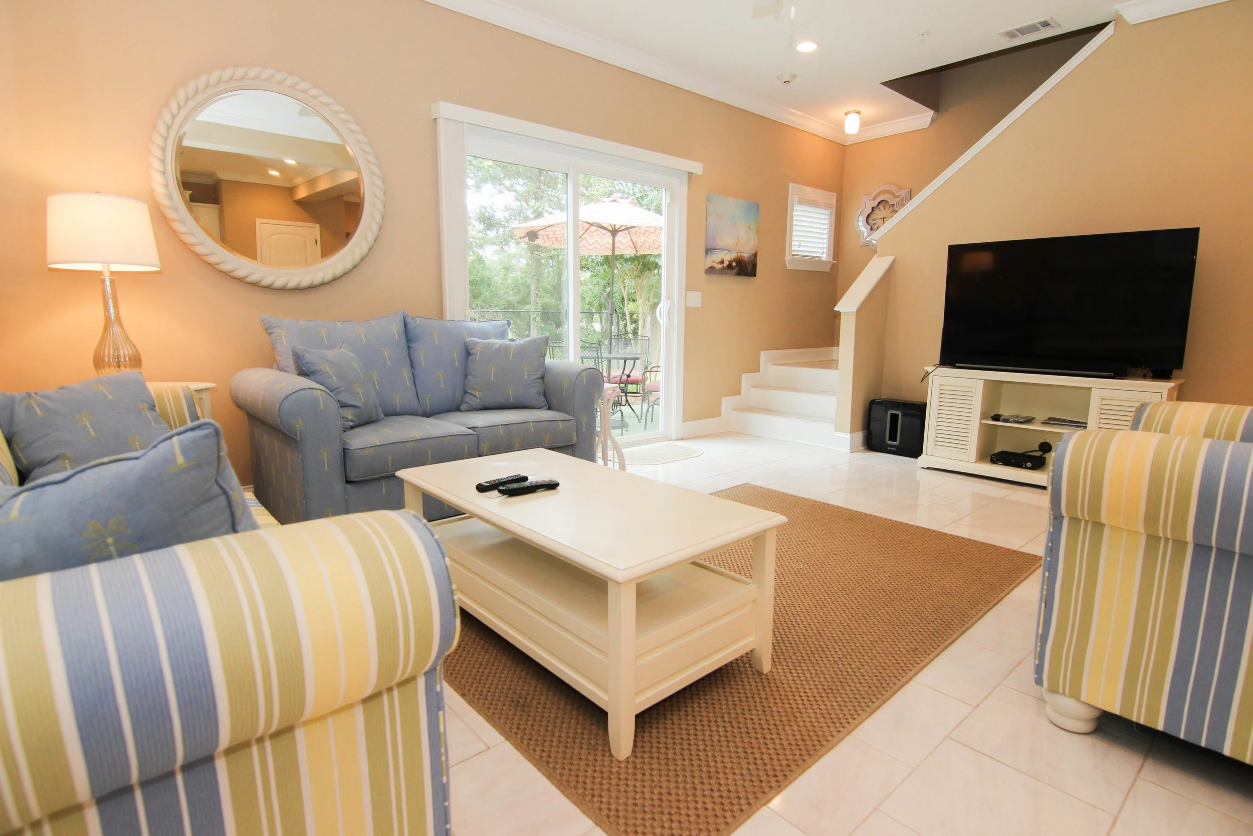 25 Living Room.jpg