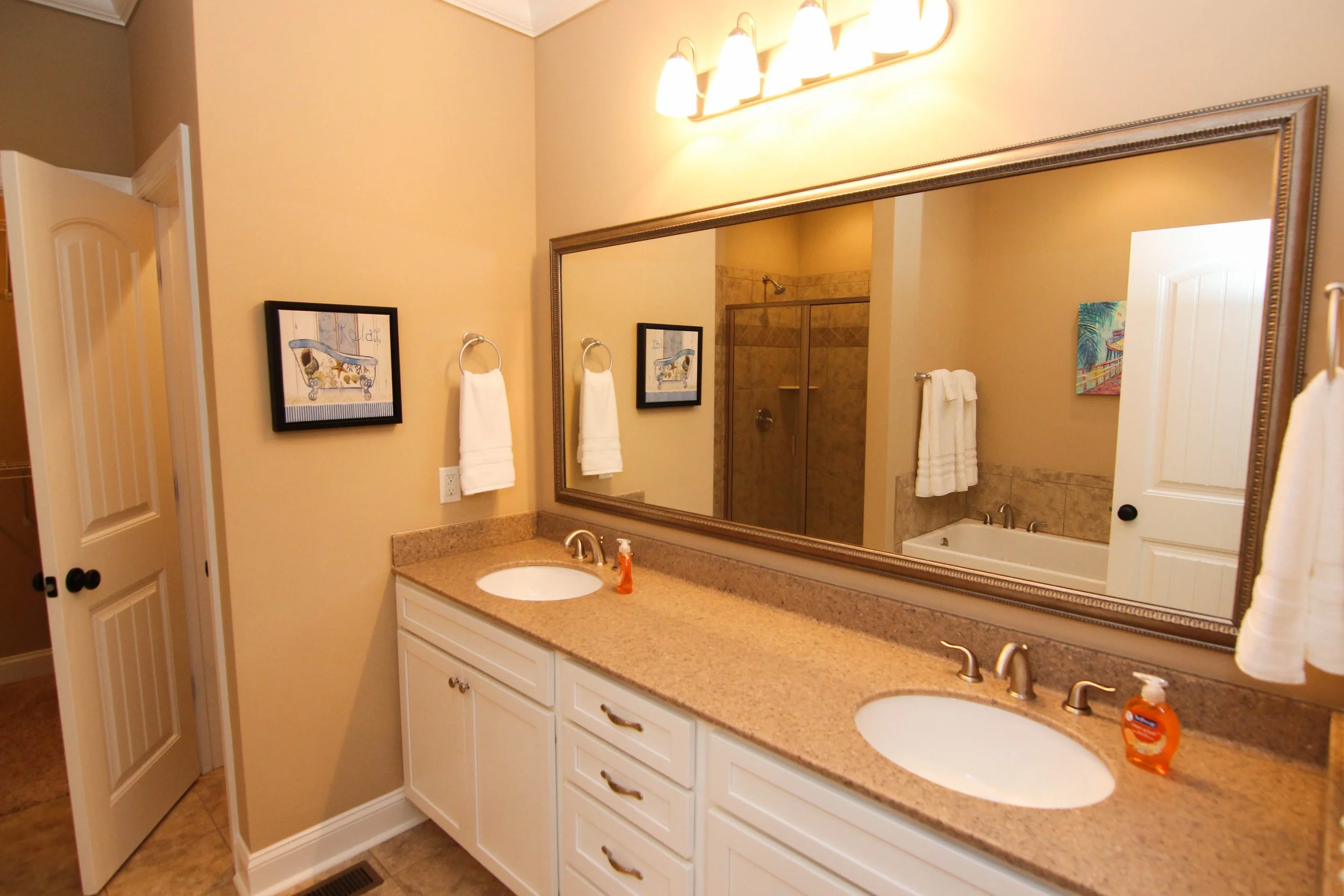 28 Master Bath.jpg
