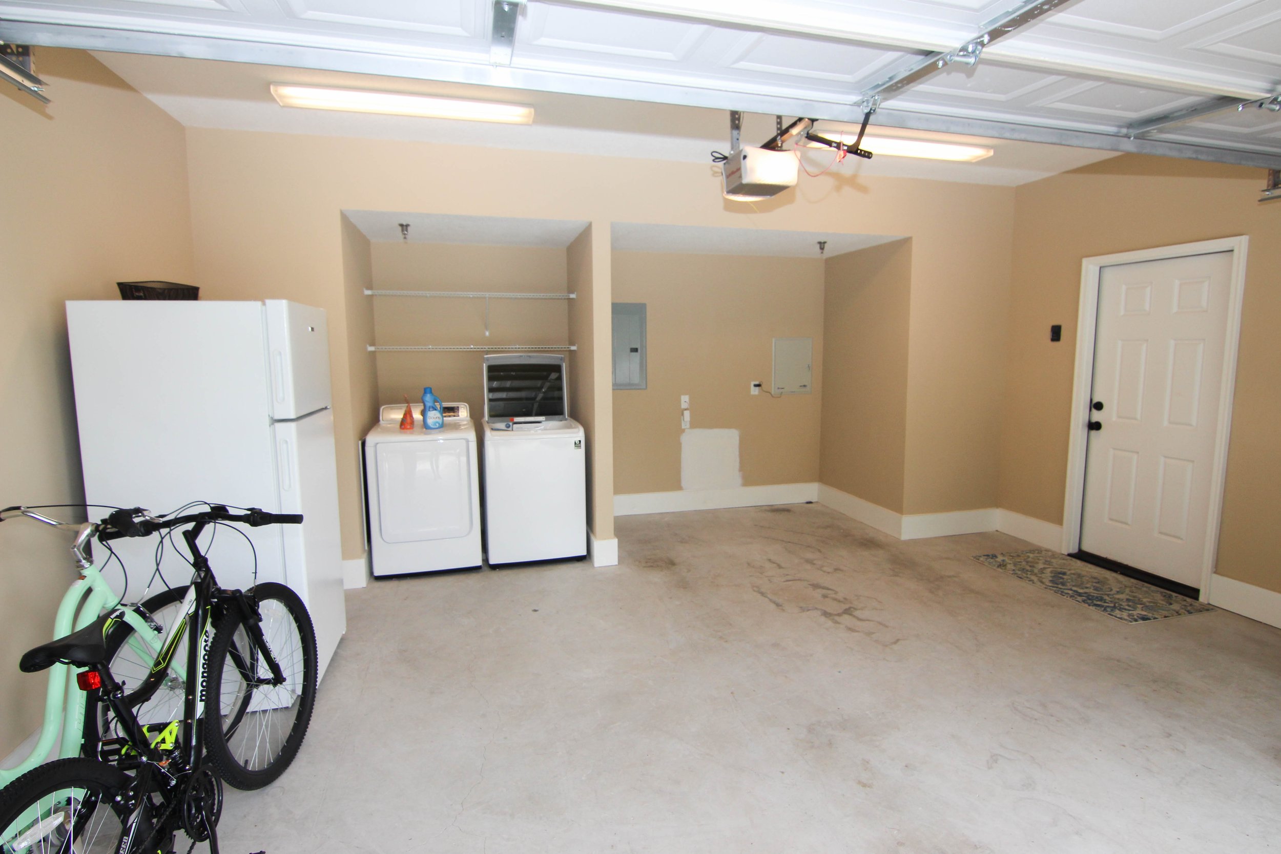 38 Garage.jpg