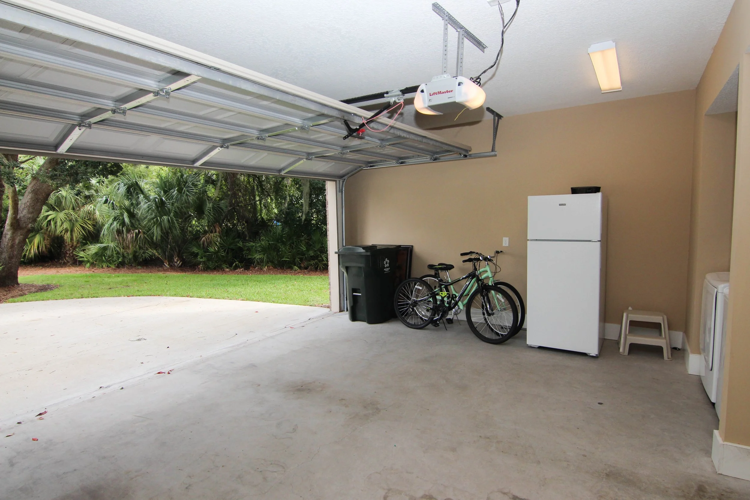 39 Garage.jpg