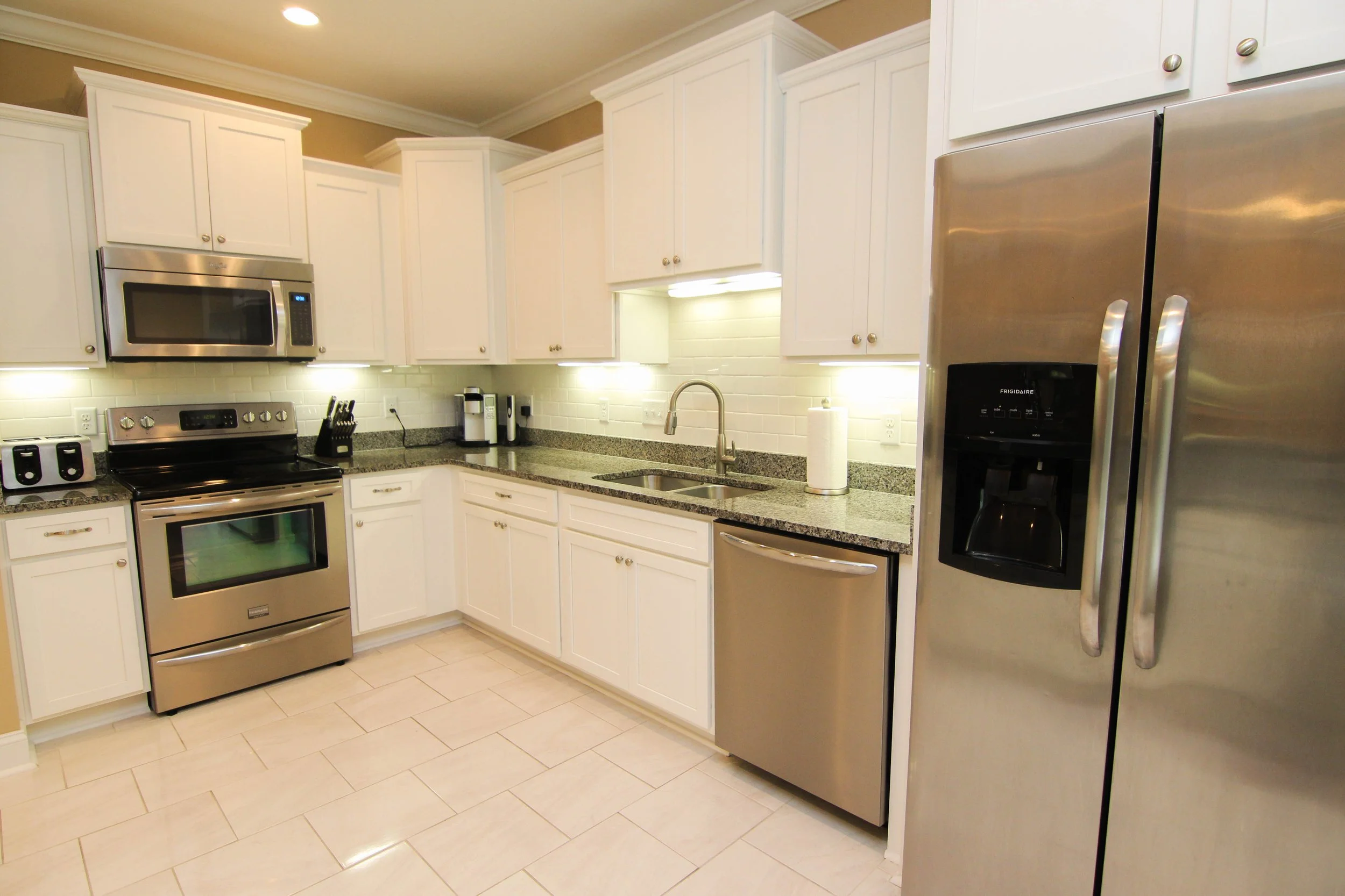 09 Kitchen.jpg