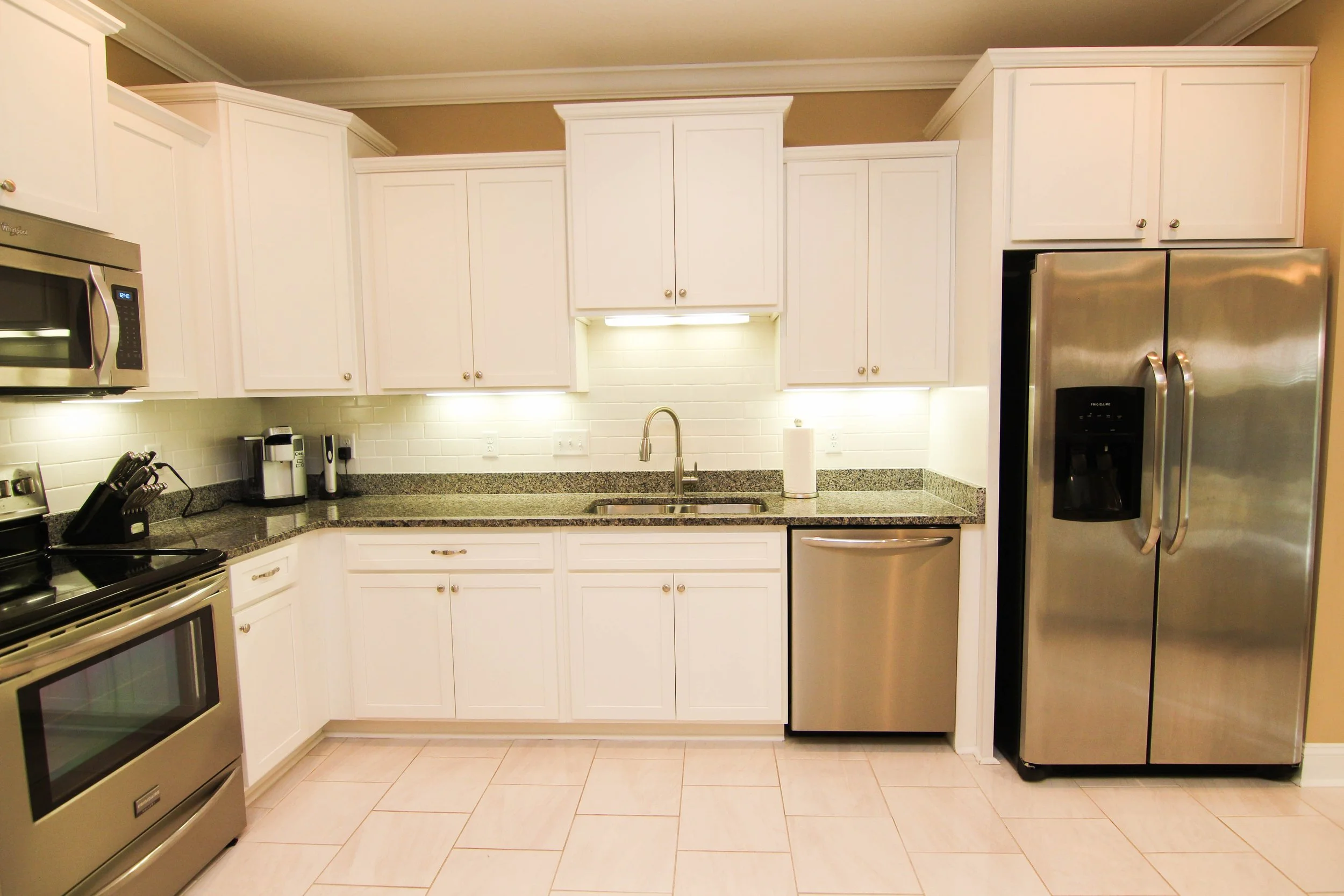 11 Kitchen.jpg