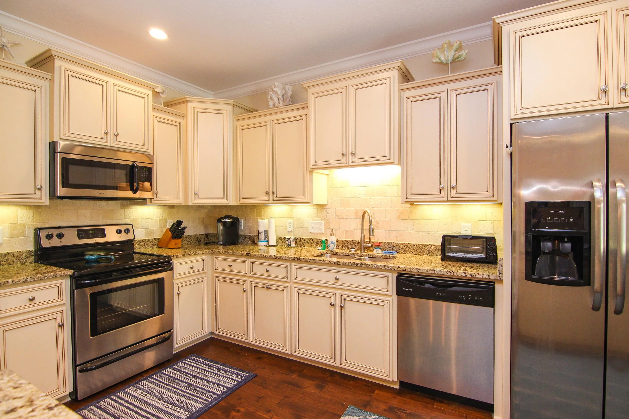04 Kitchen.jpg