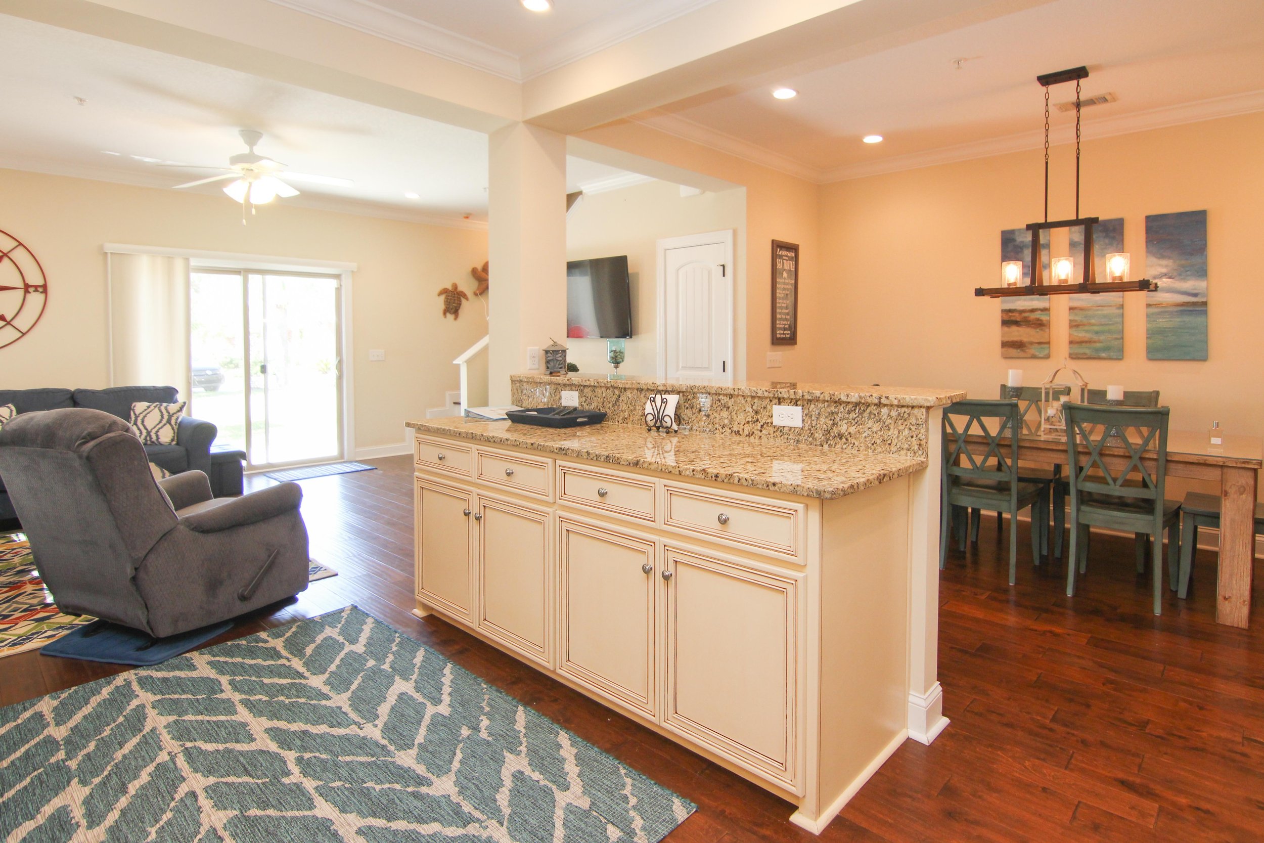 05 Kitchen Island.jpg