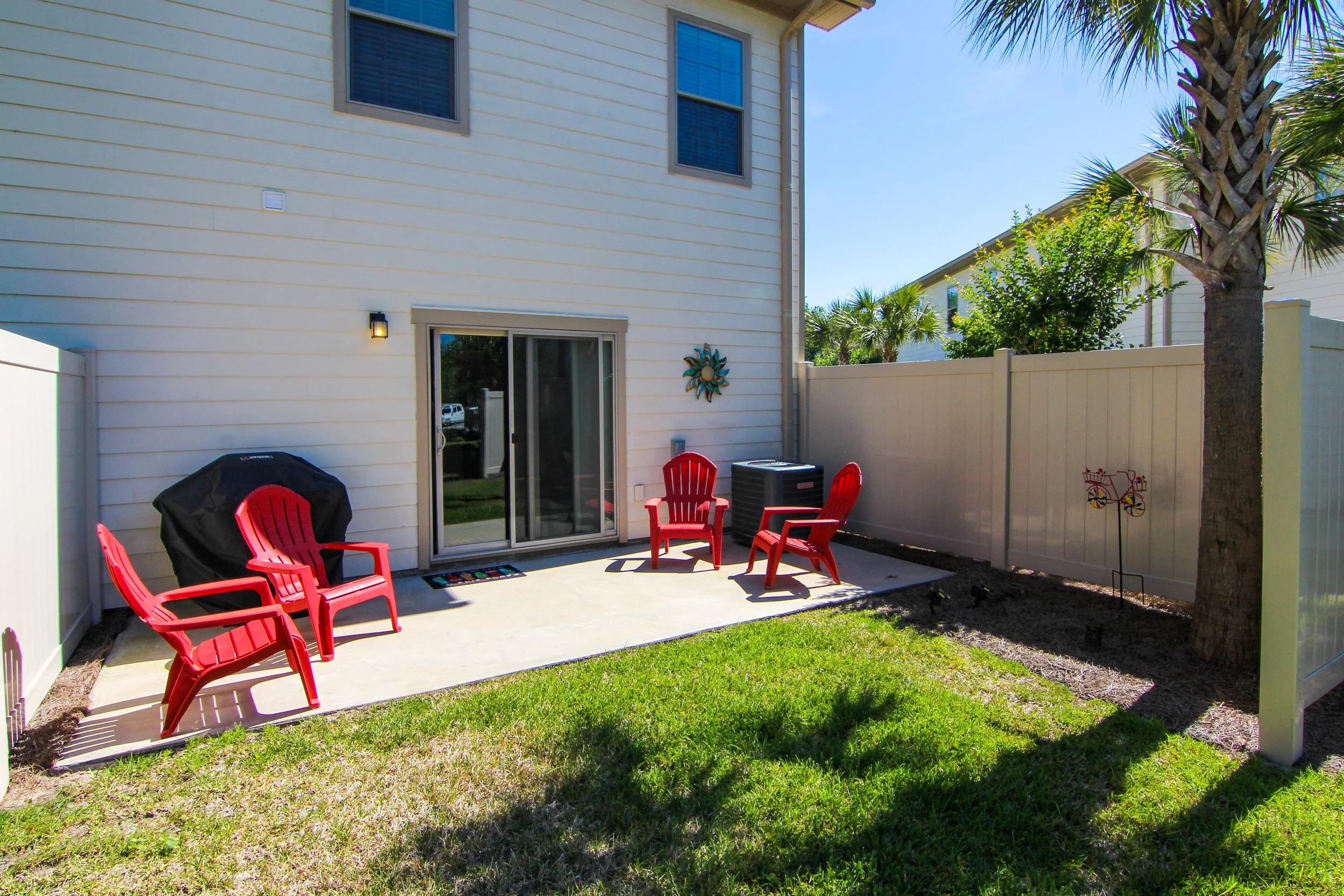 07 Backyard.jpg