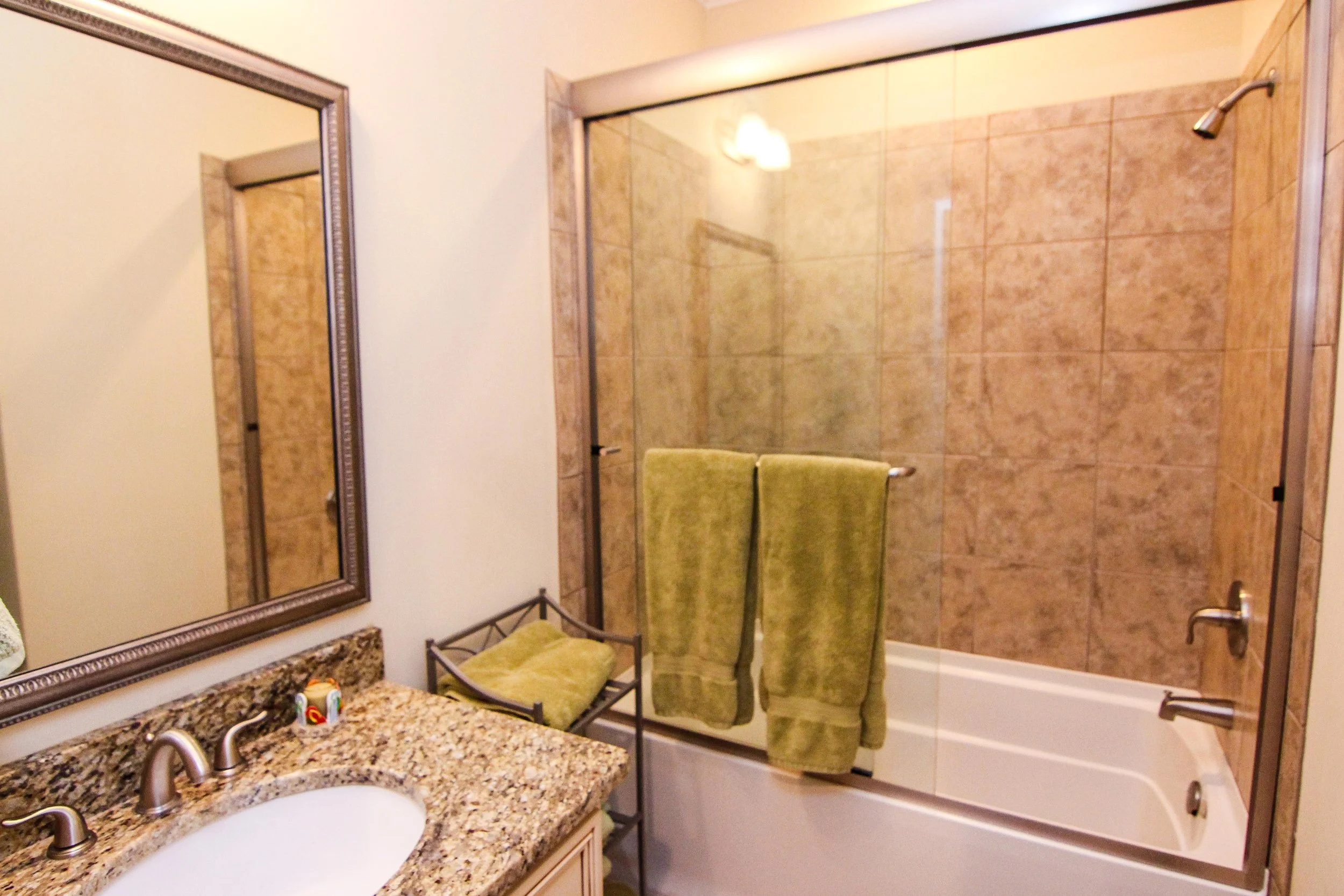16. Bathroom.jpg