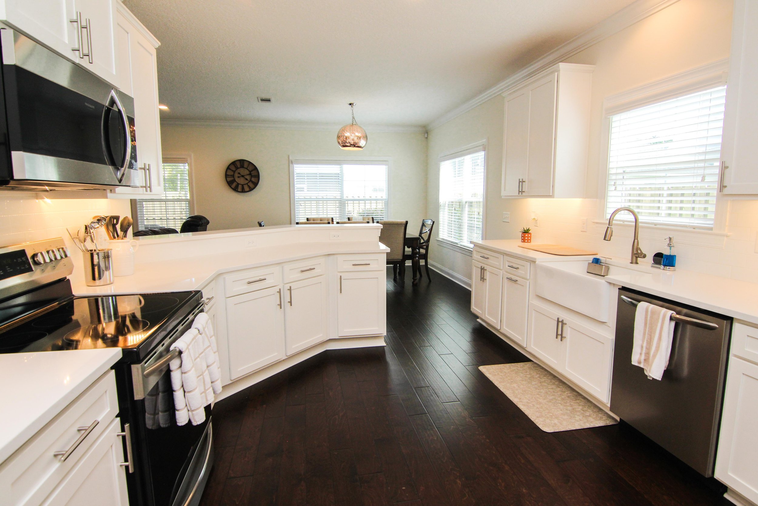 18 Kitchen.jpg