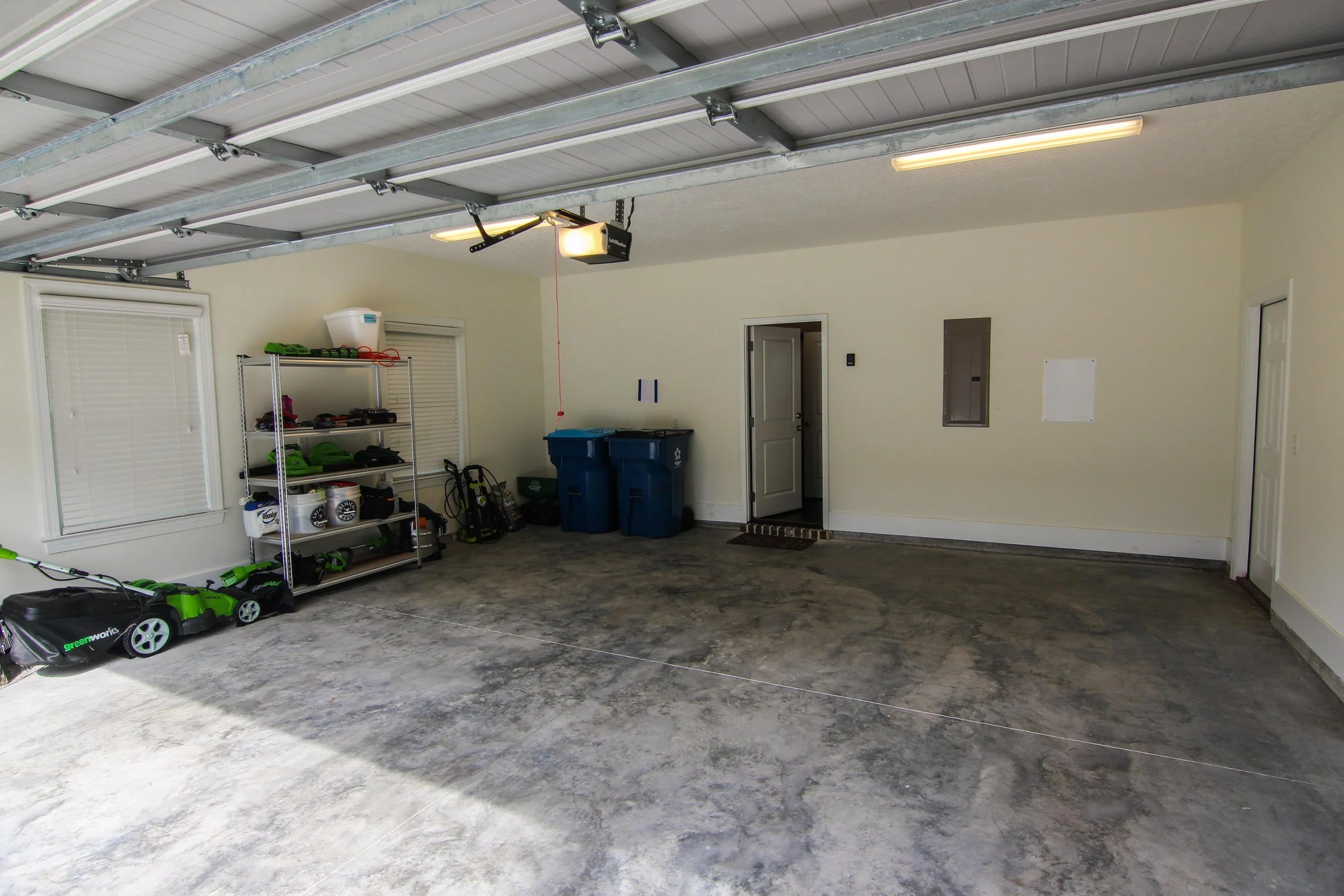 28 Garage.jpg
