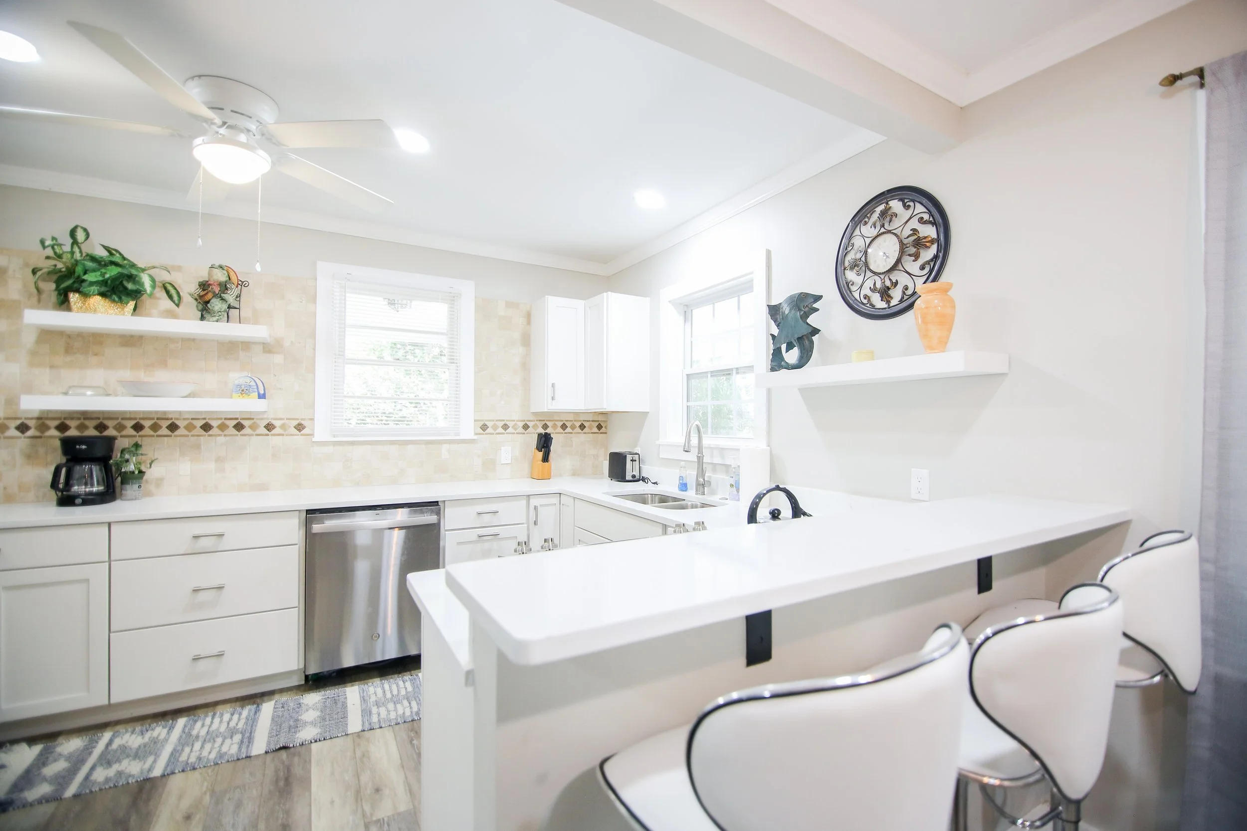 07 Kitchen.jpg
