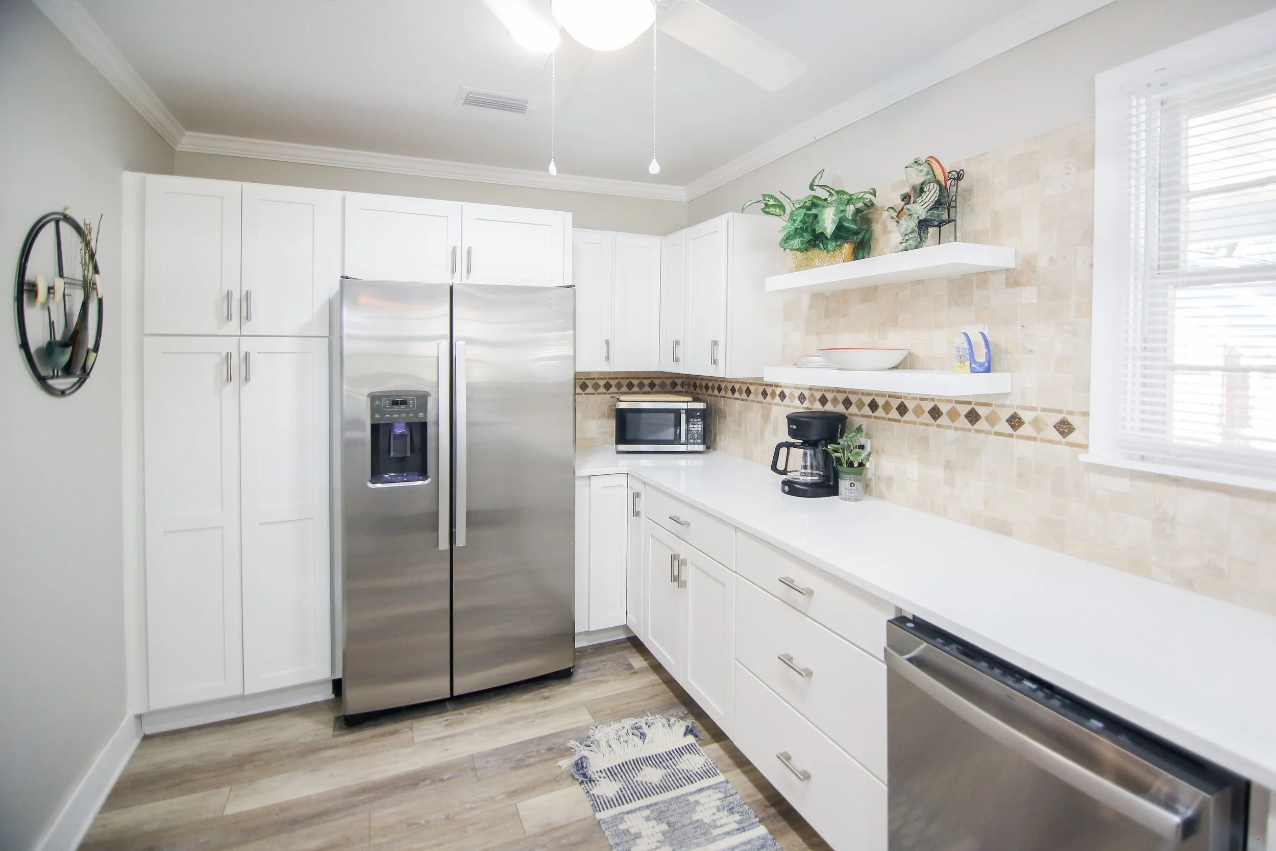 08 Kitchen.jpg