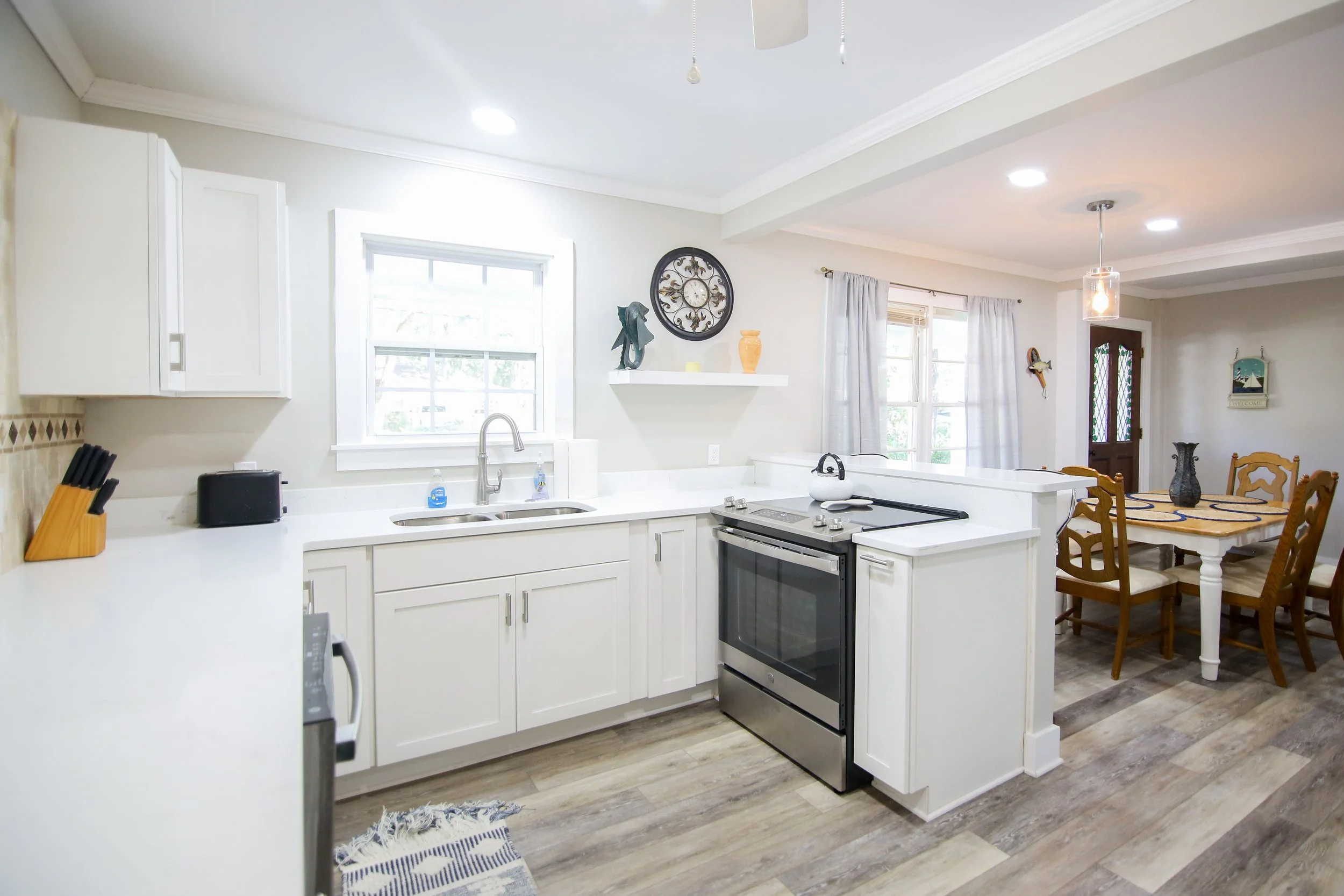 09 Kitchen.jpg