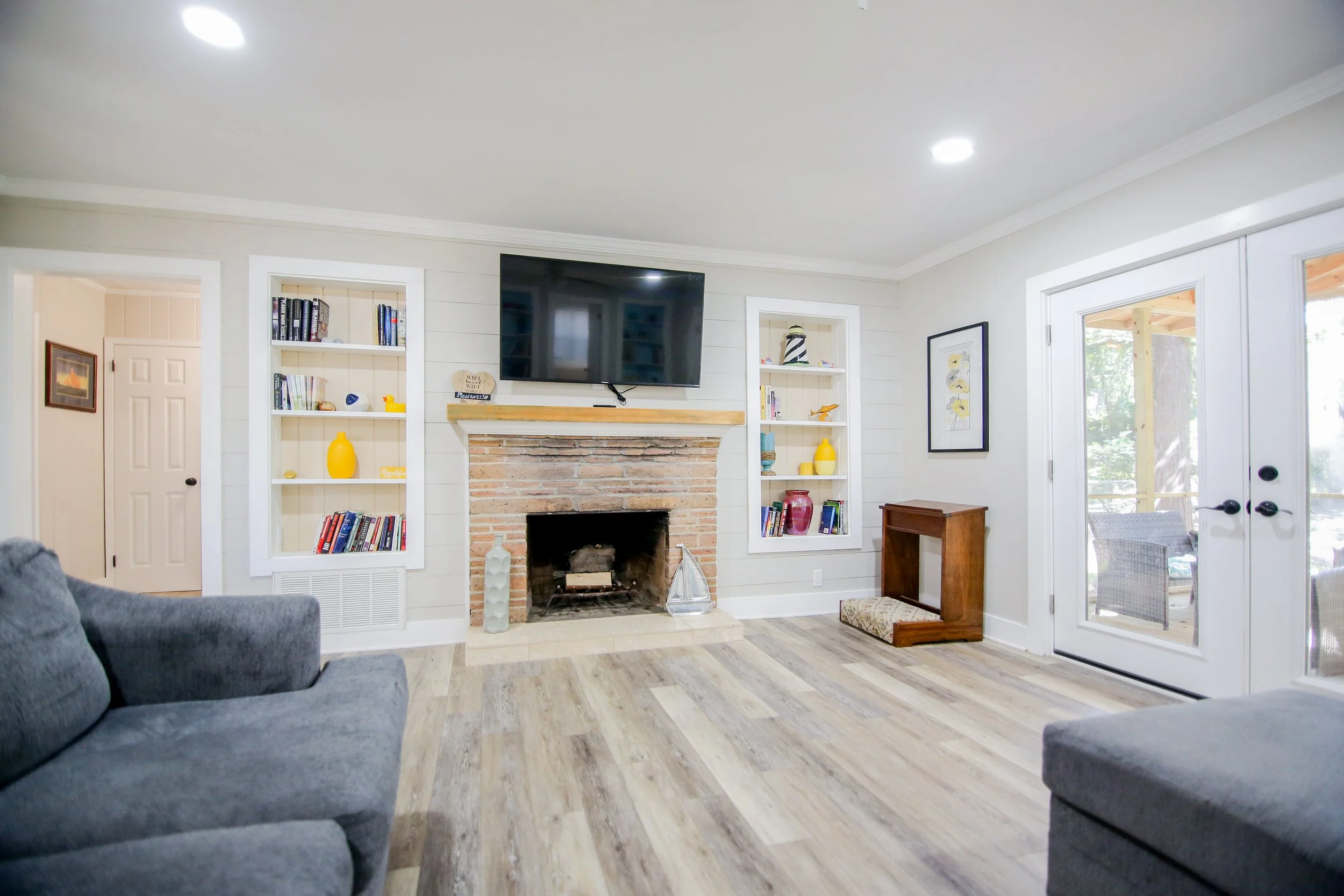 11 Living Room.jpg