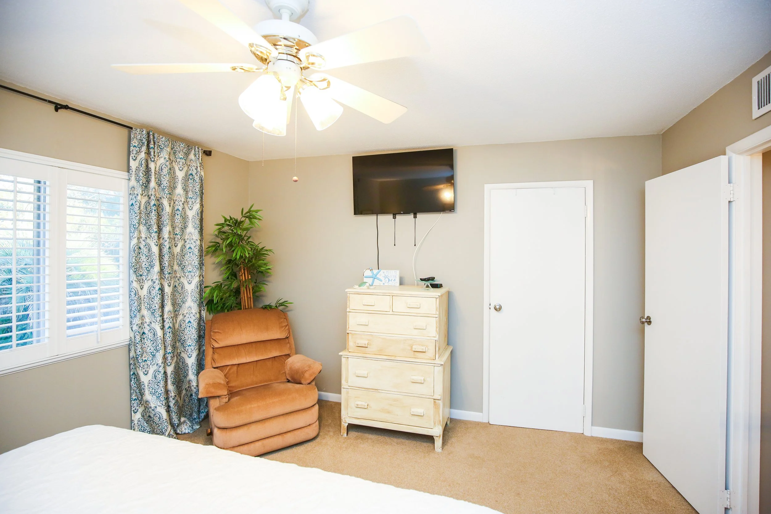 15 Island Townhome E4.jpg