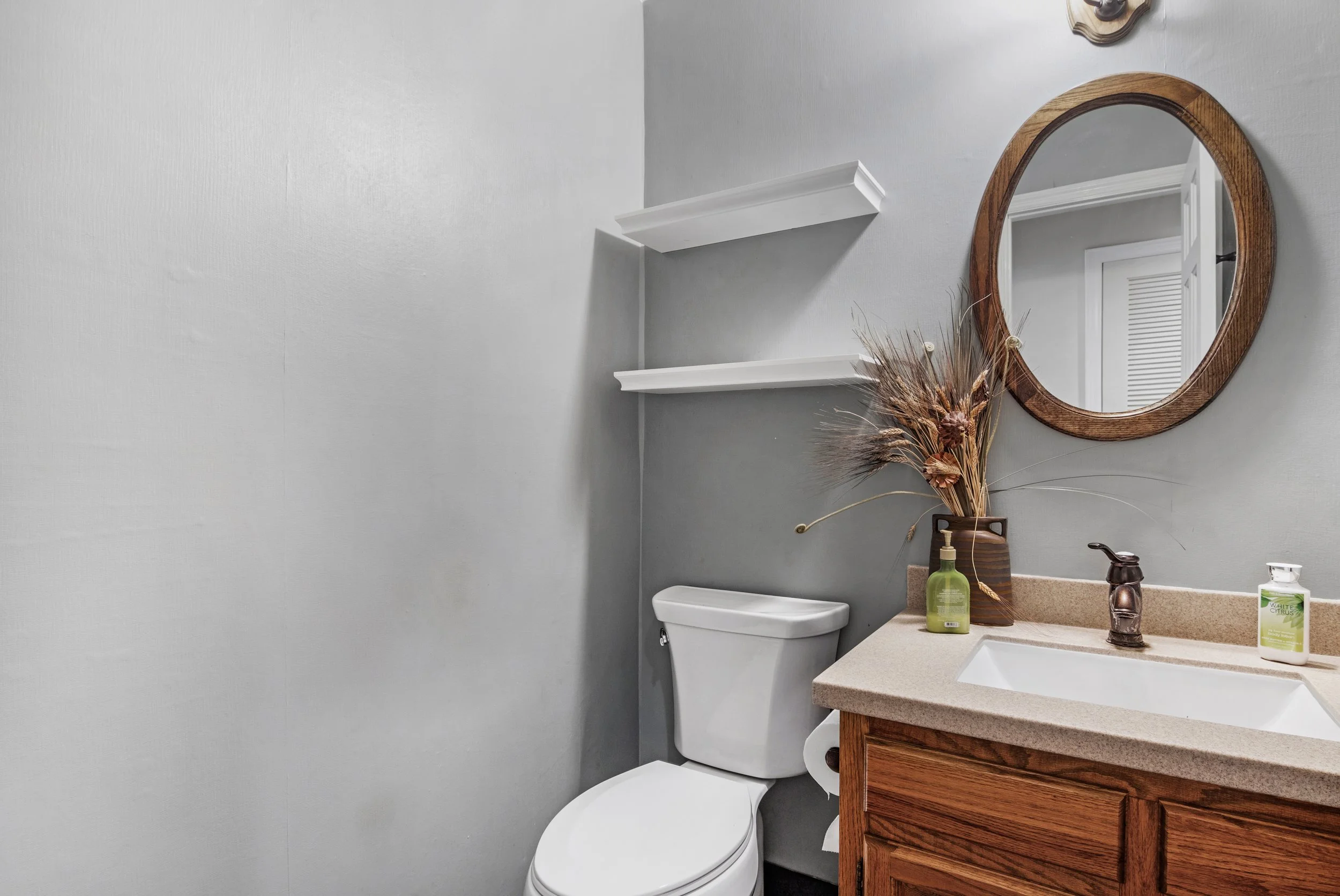 21.5 Bathroom Dwnstr.jpg