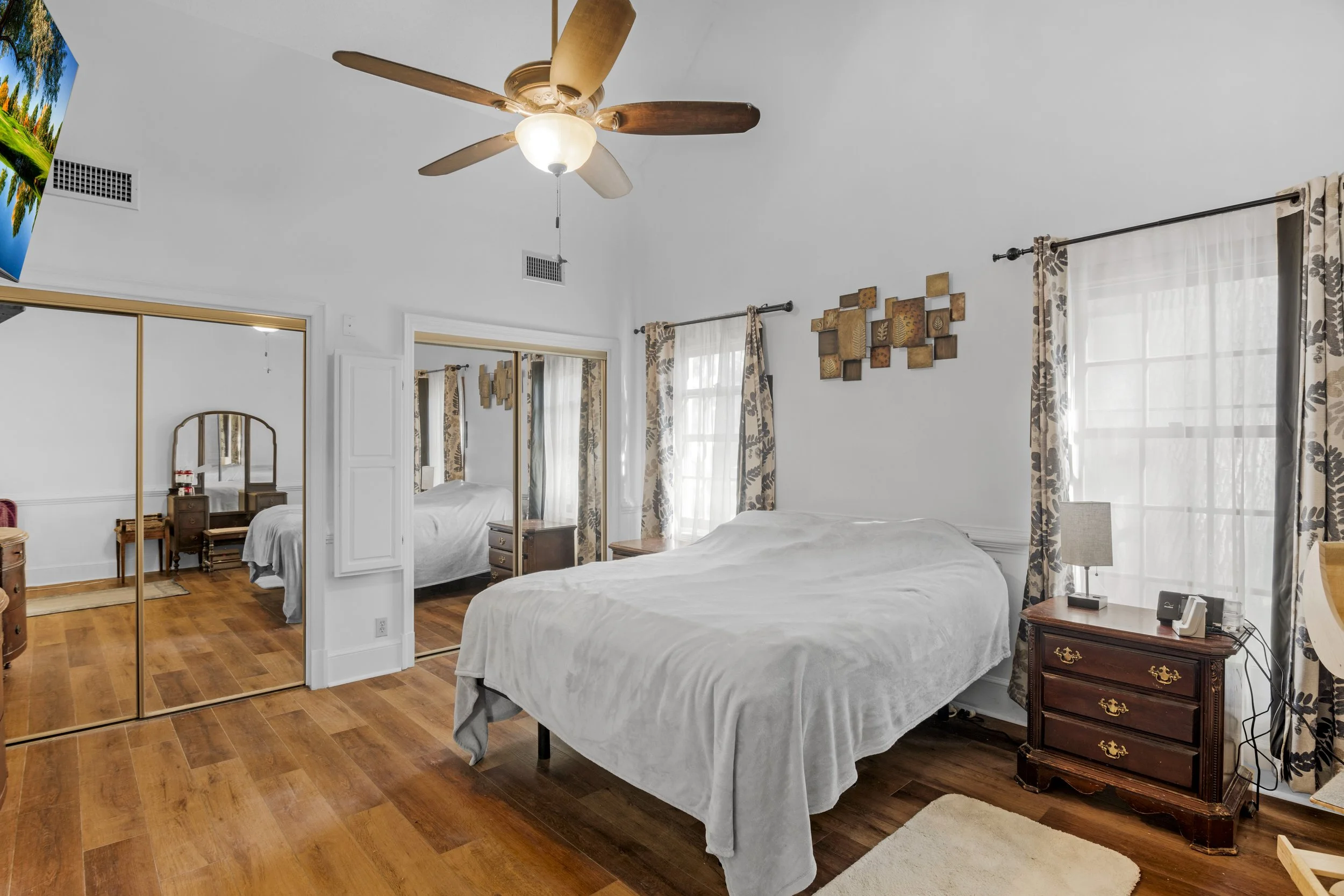 27 Main Bedroom.jpg