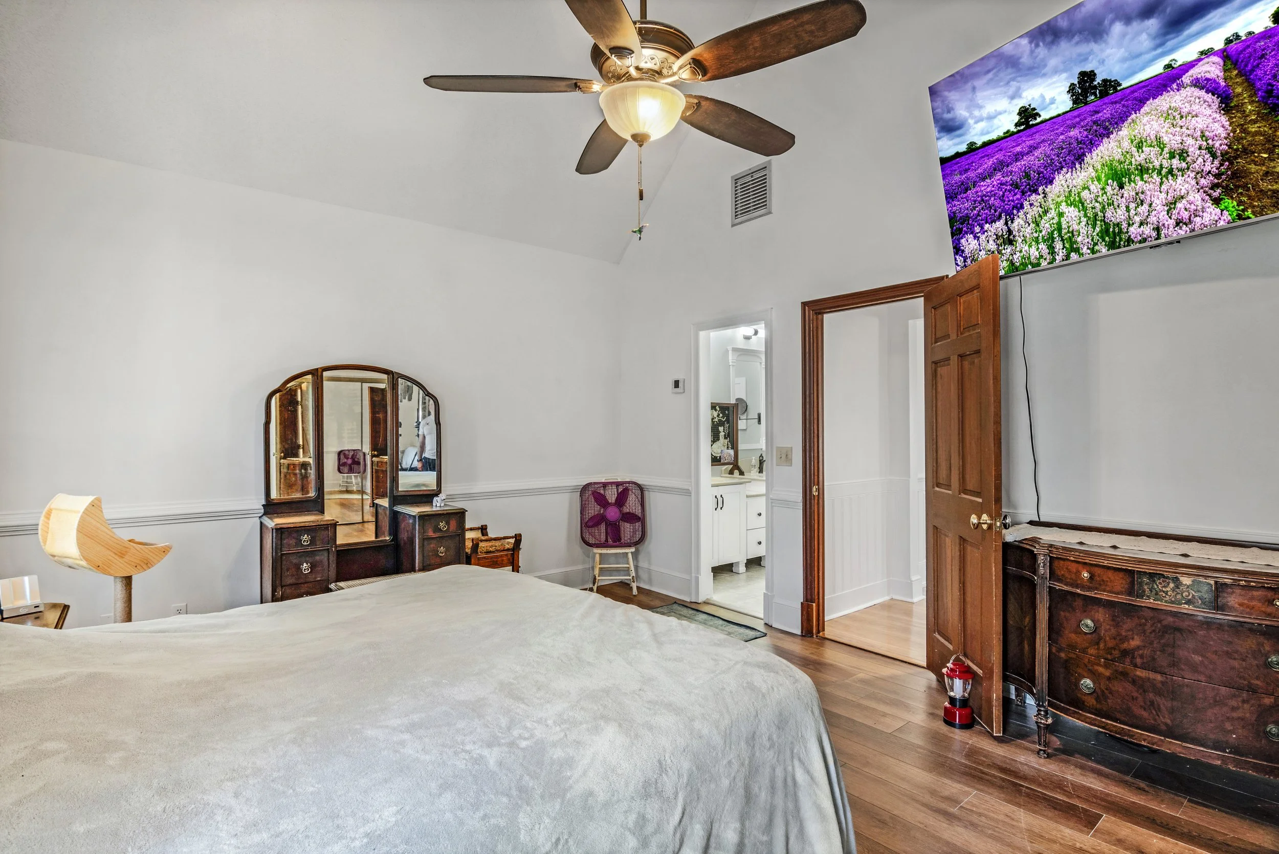 28 Main Bedroom.jpg