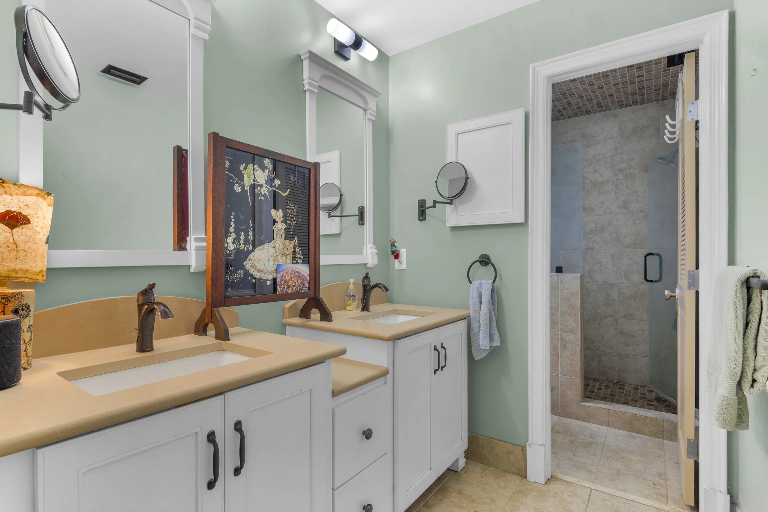 29 Main Bath.jpg