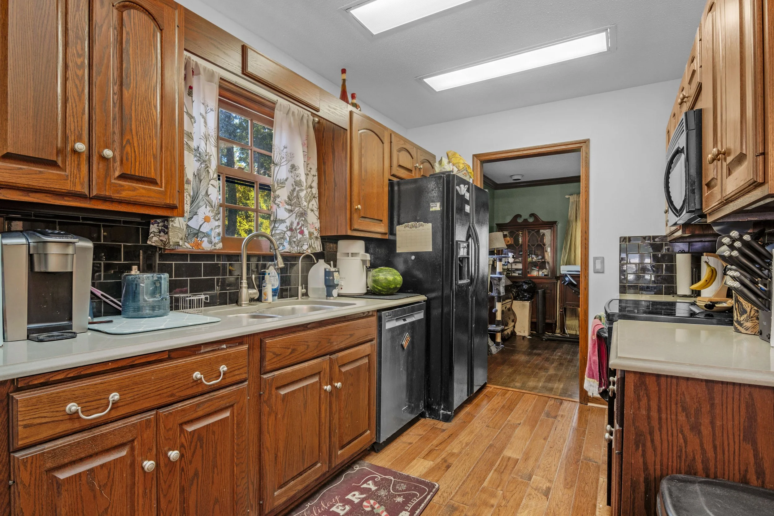 09 Kitchen.jpg