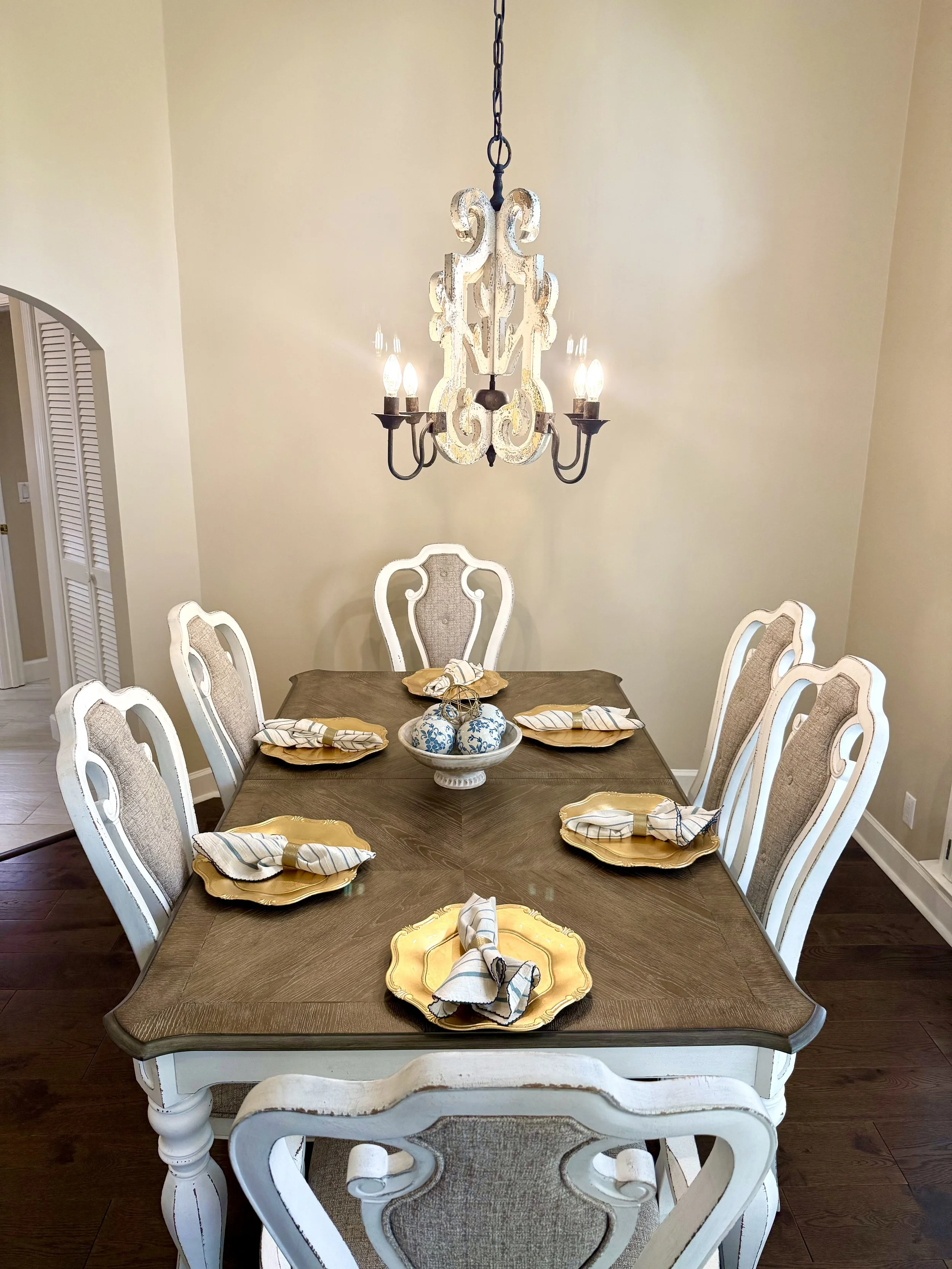 15_Dining Room.jpg