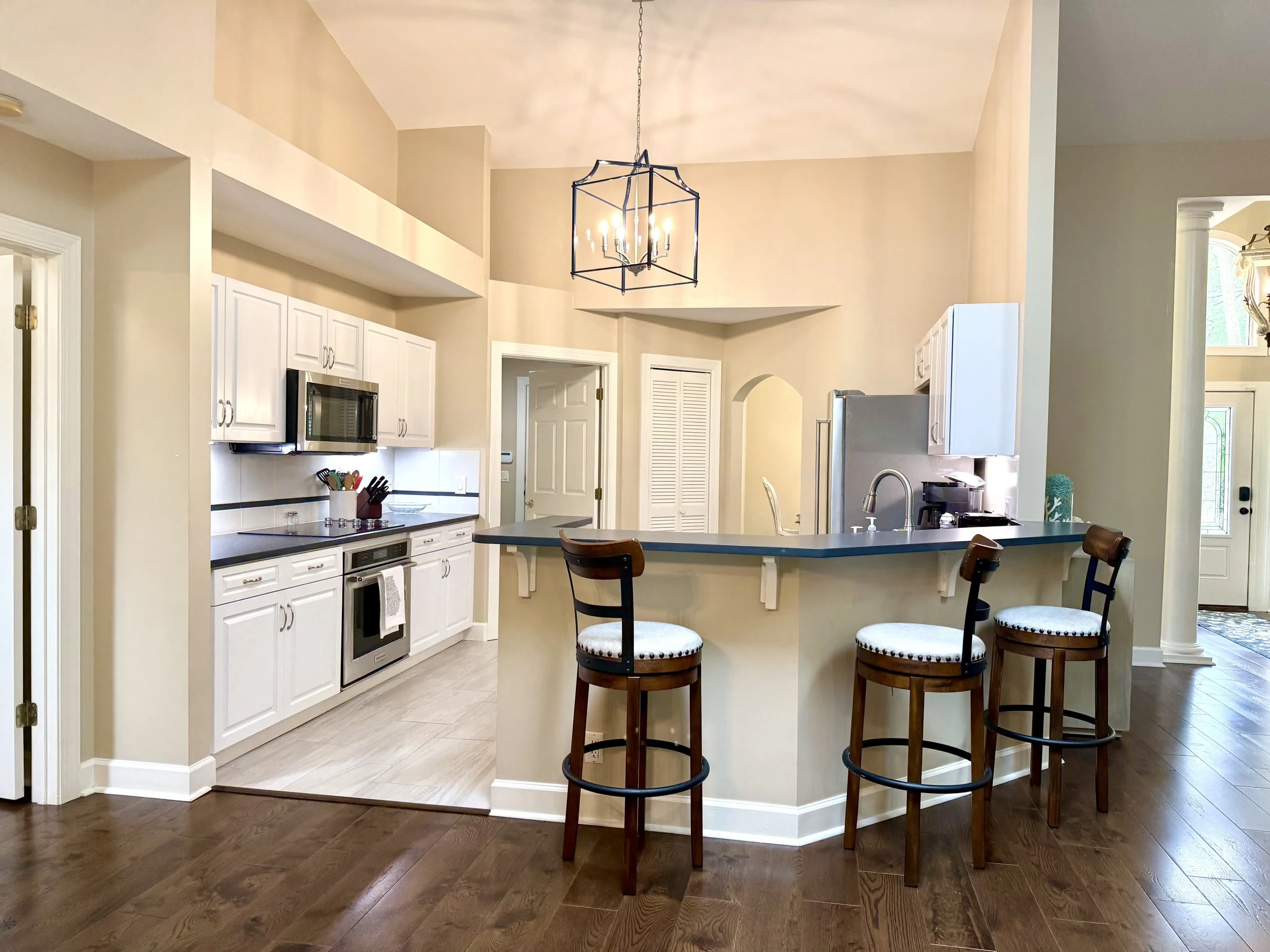 29_Kitchen Bar top.jpg