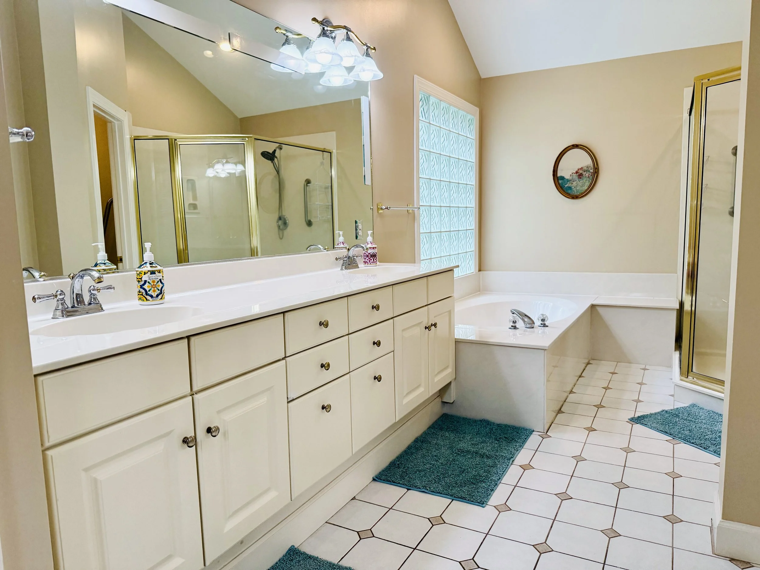 44_Master Bath.jpg