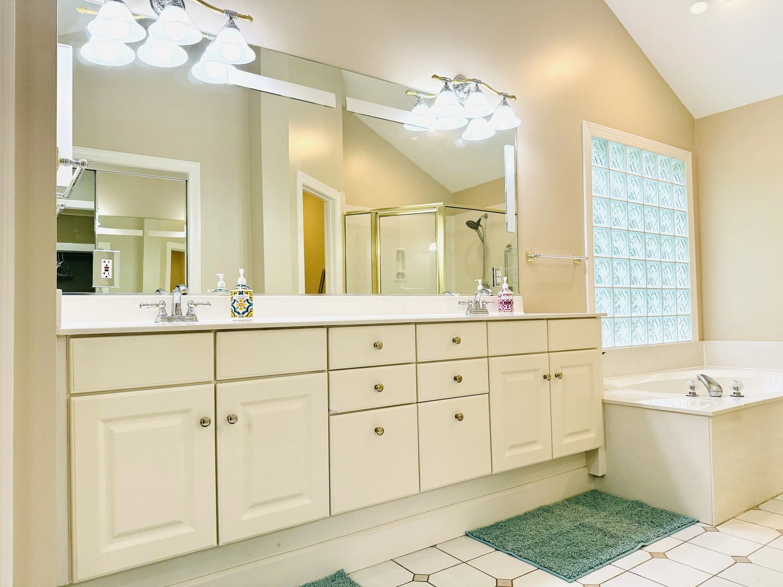 45_Master Bath.jpg