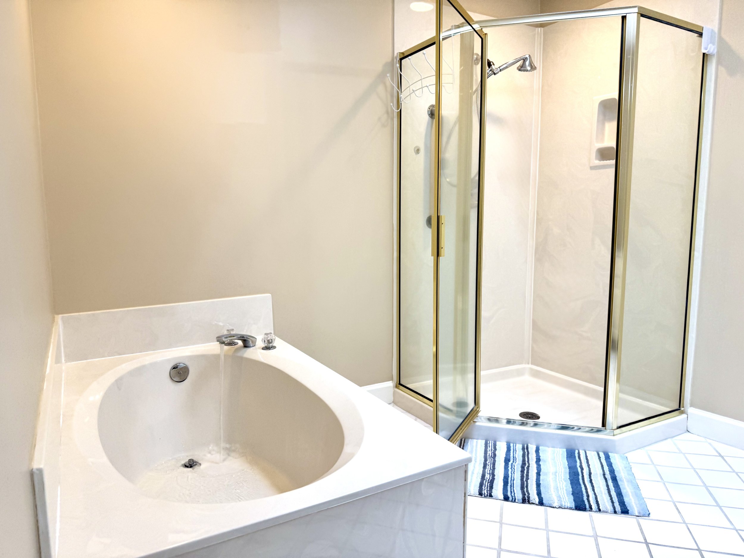 56_2nd Bath Room .jpg