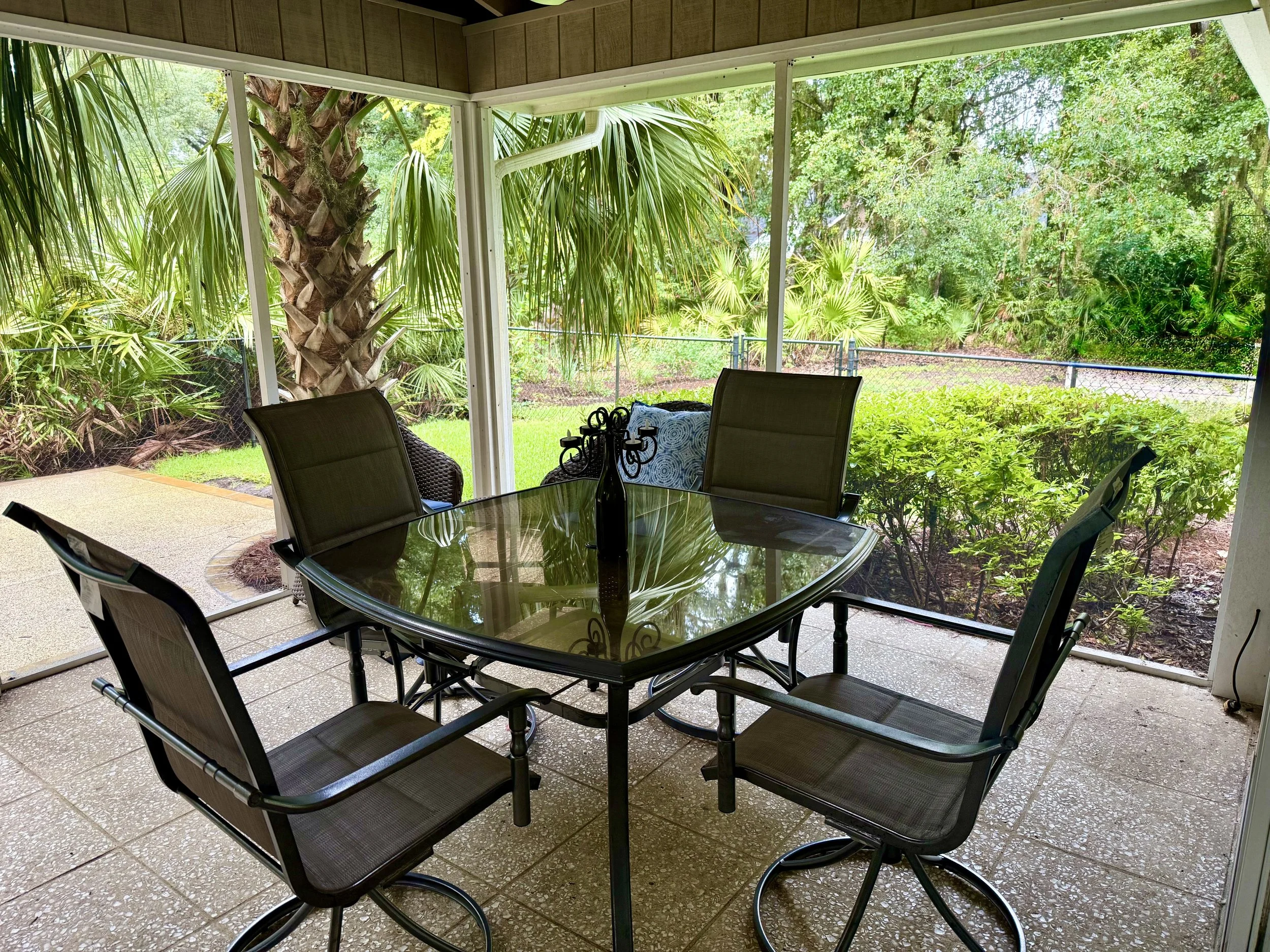 75_Screen Porch Dining Area.jpg