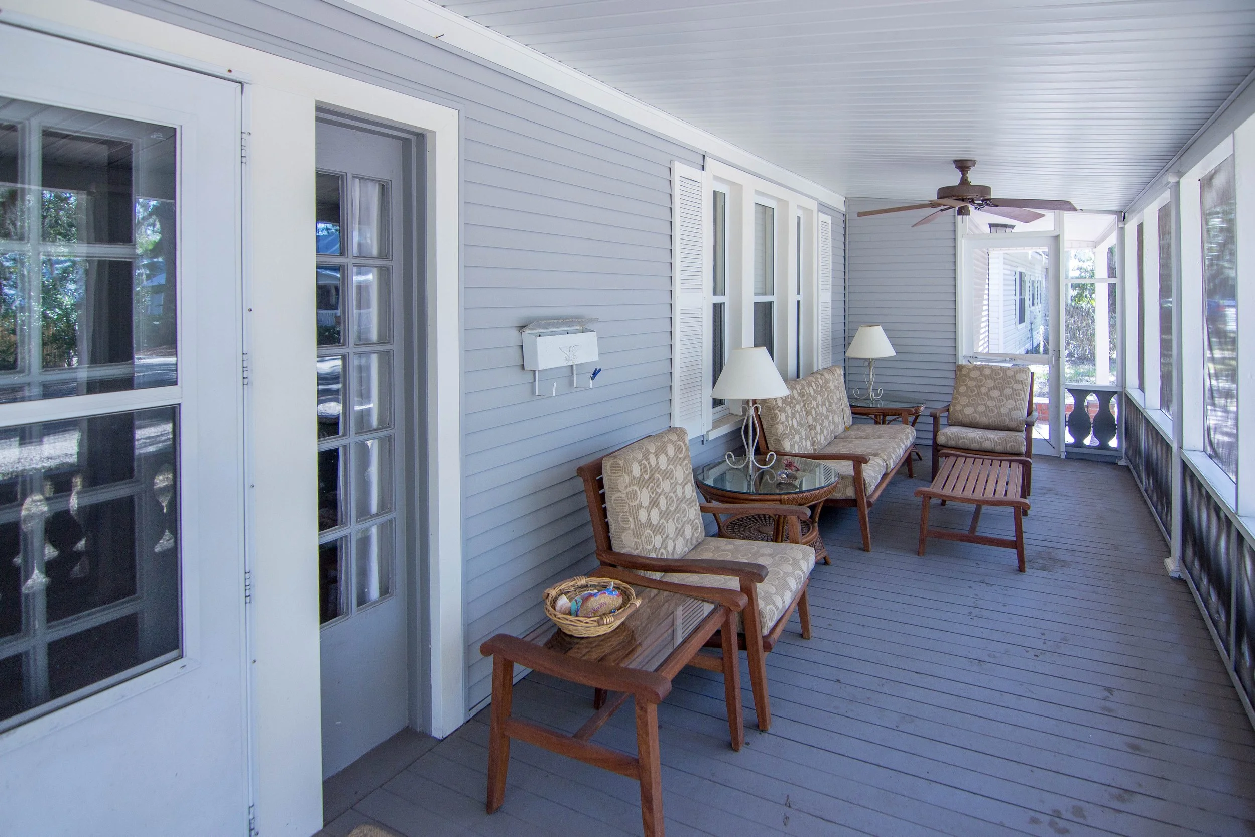 04 Front Porch.jpg