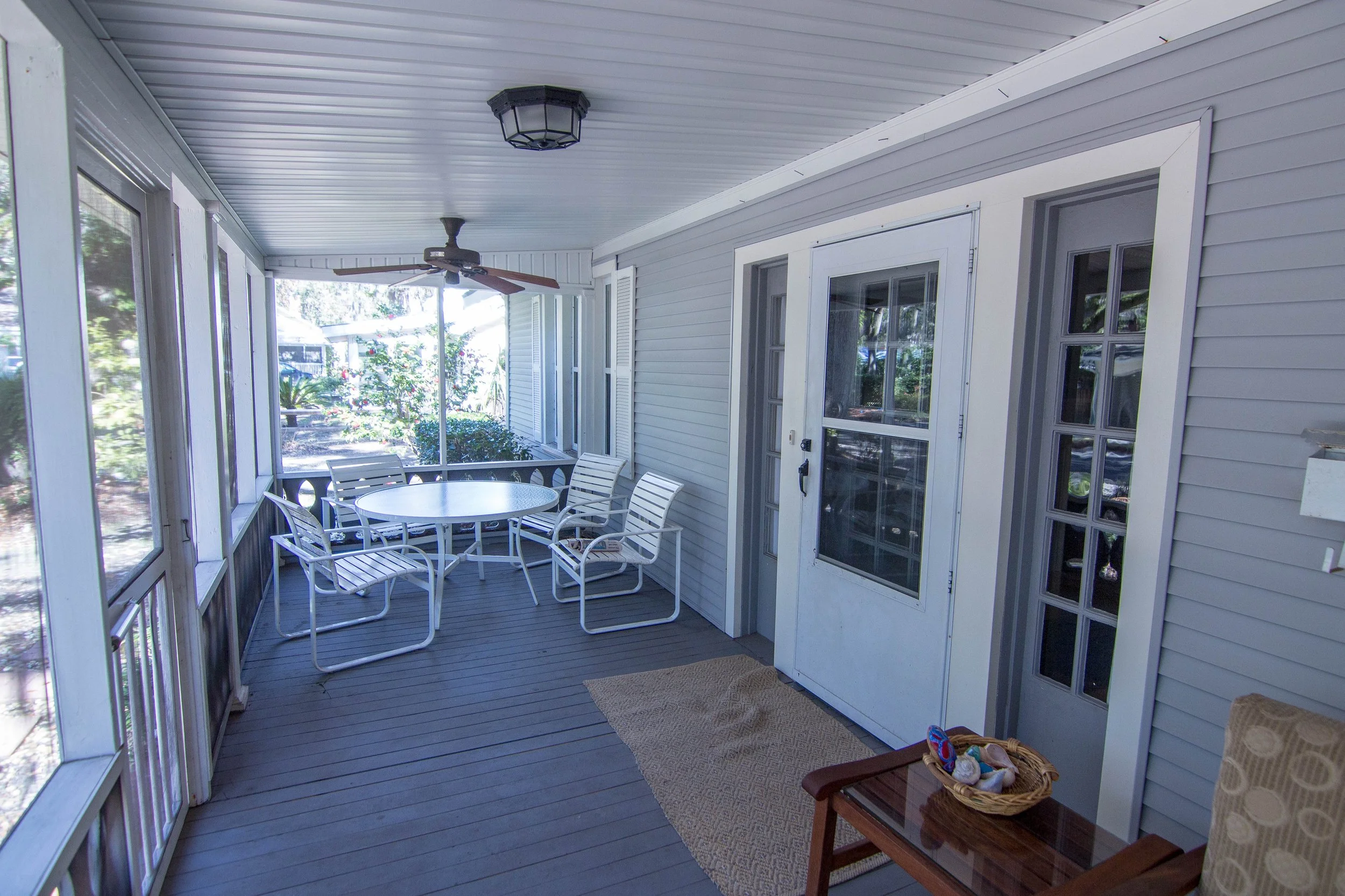 05 Front Porch.jpg