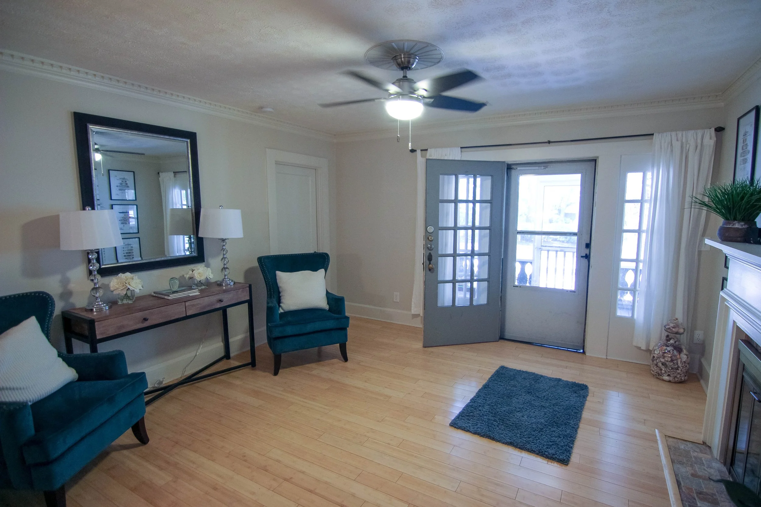06 Front Foyer.jpg
