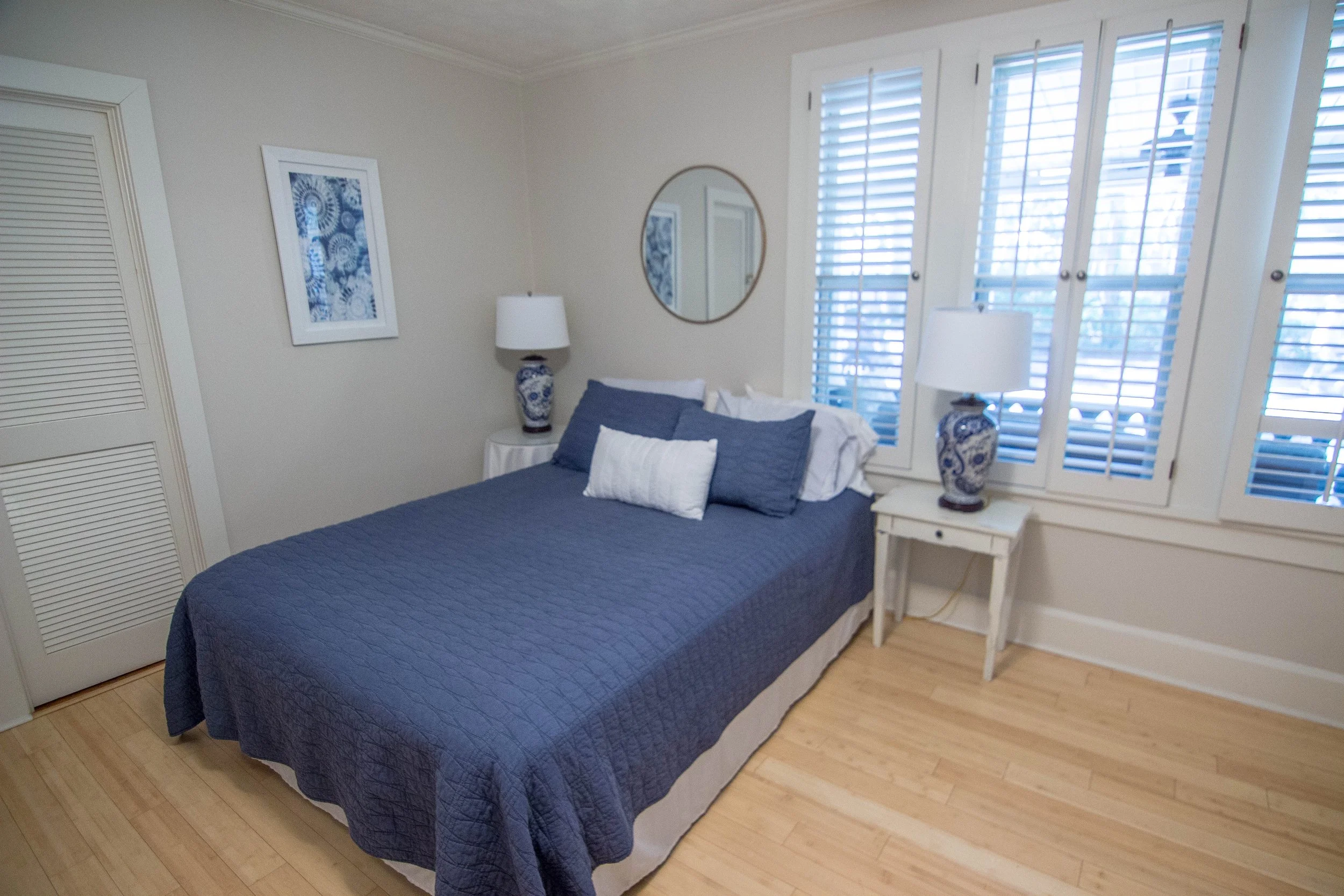 19 Bedroom.jpg