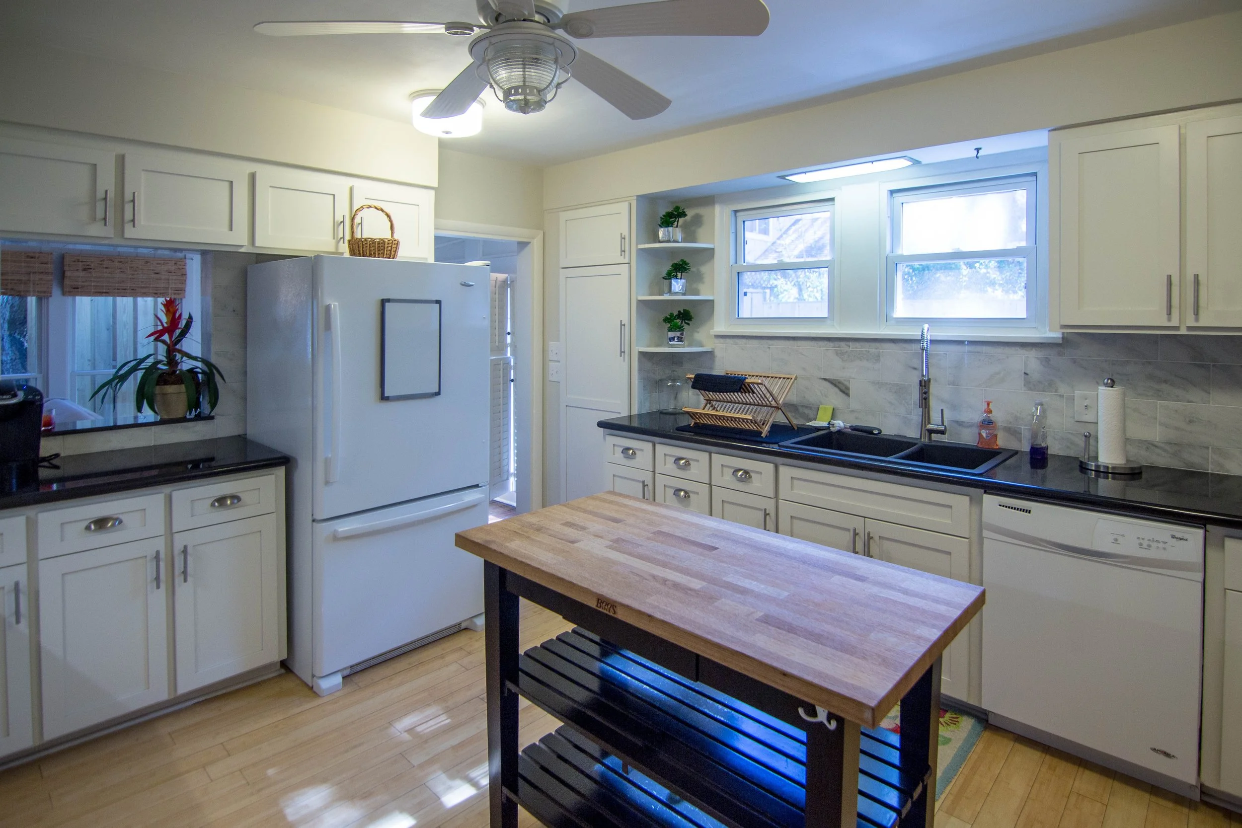 32 Kitchen.jpg