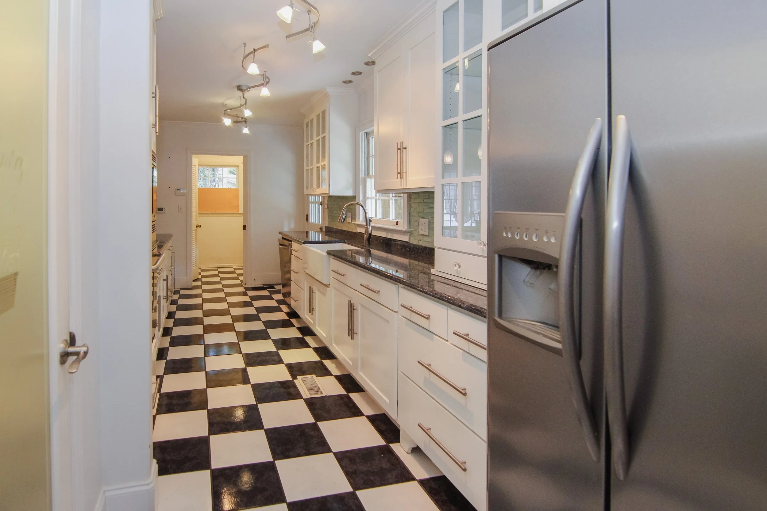 12 Kitchen.jpg