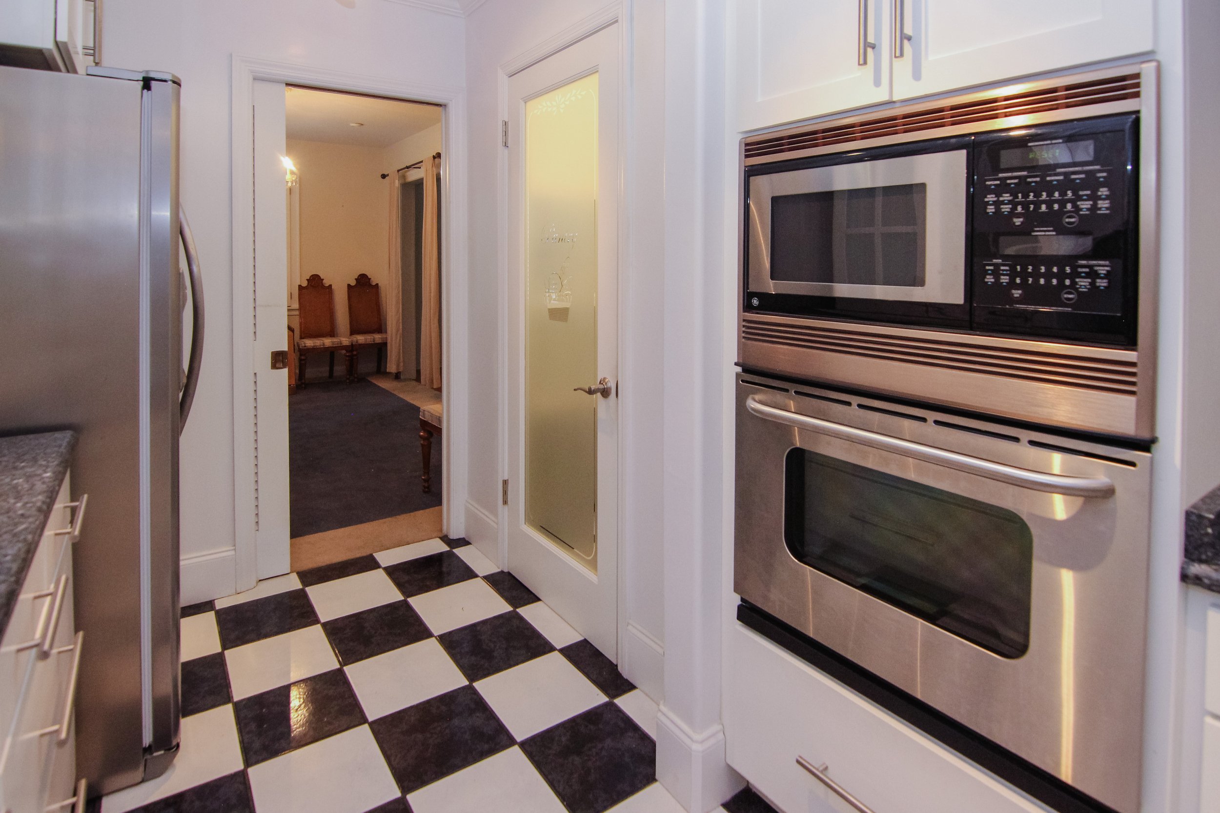 13 Kitchen.jpg