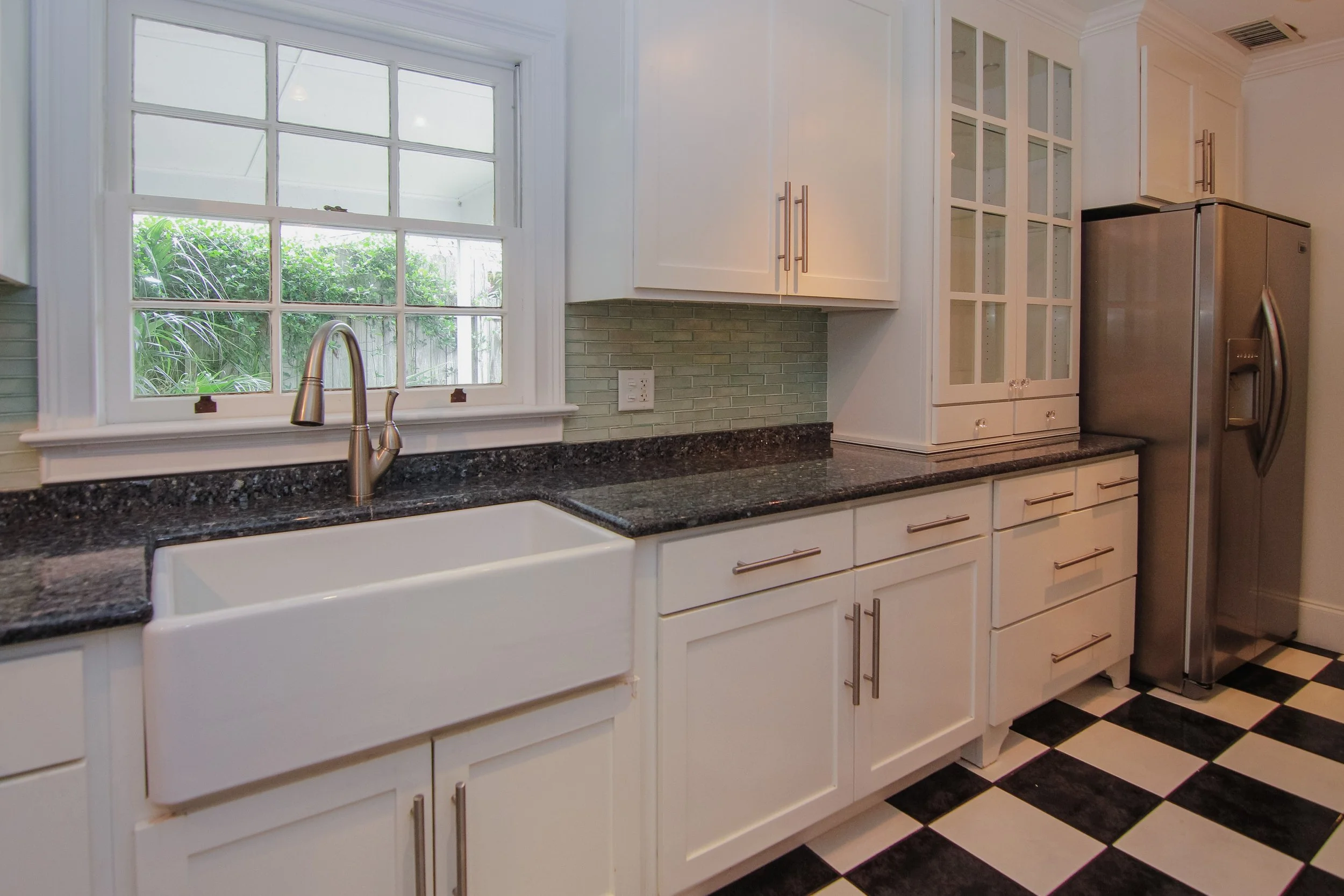 16 Kitchen.jpg