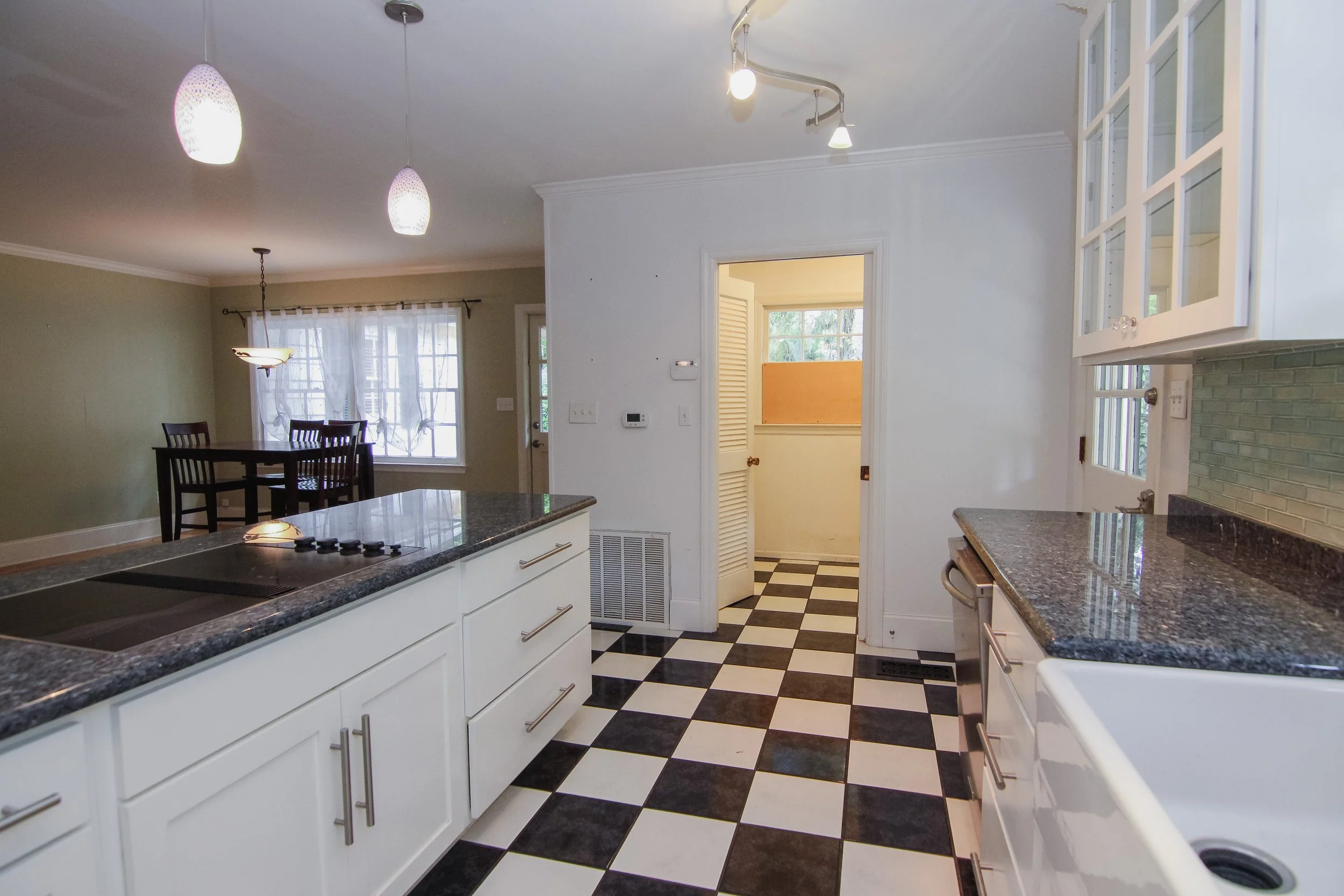 17 Kitchen.jpg