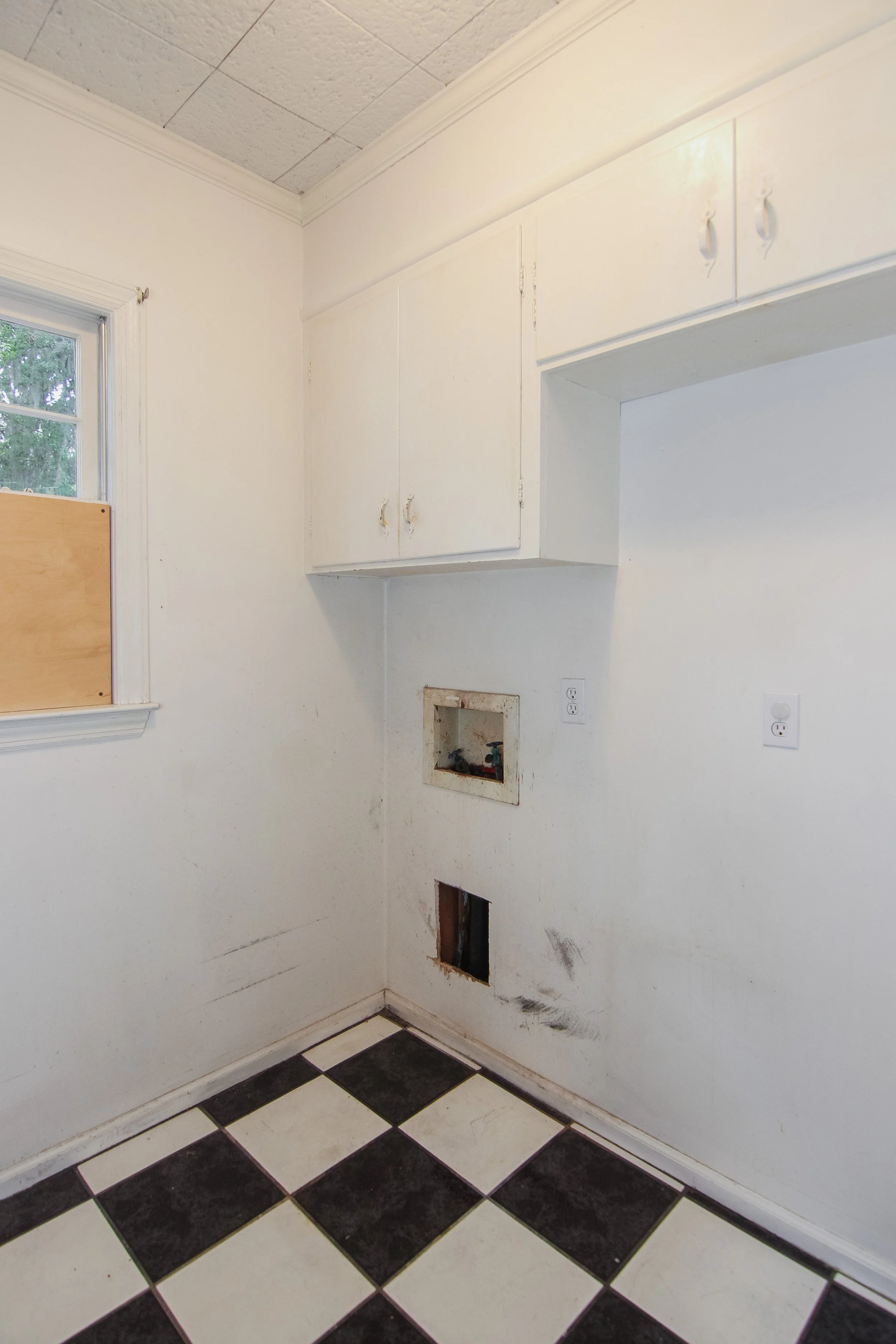 18 Laundry Room.jpg