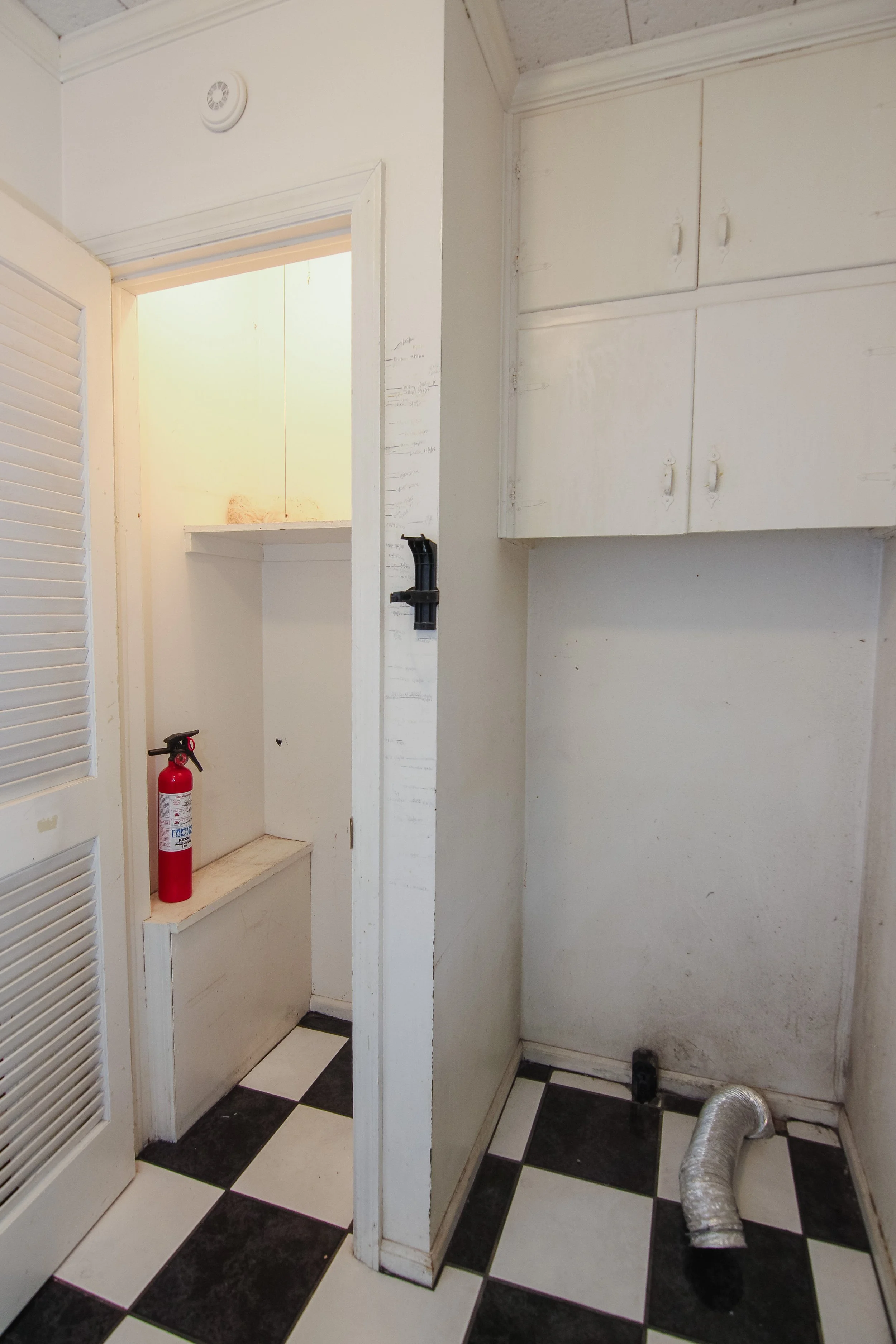 19 Laundry Room.jpg