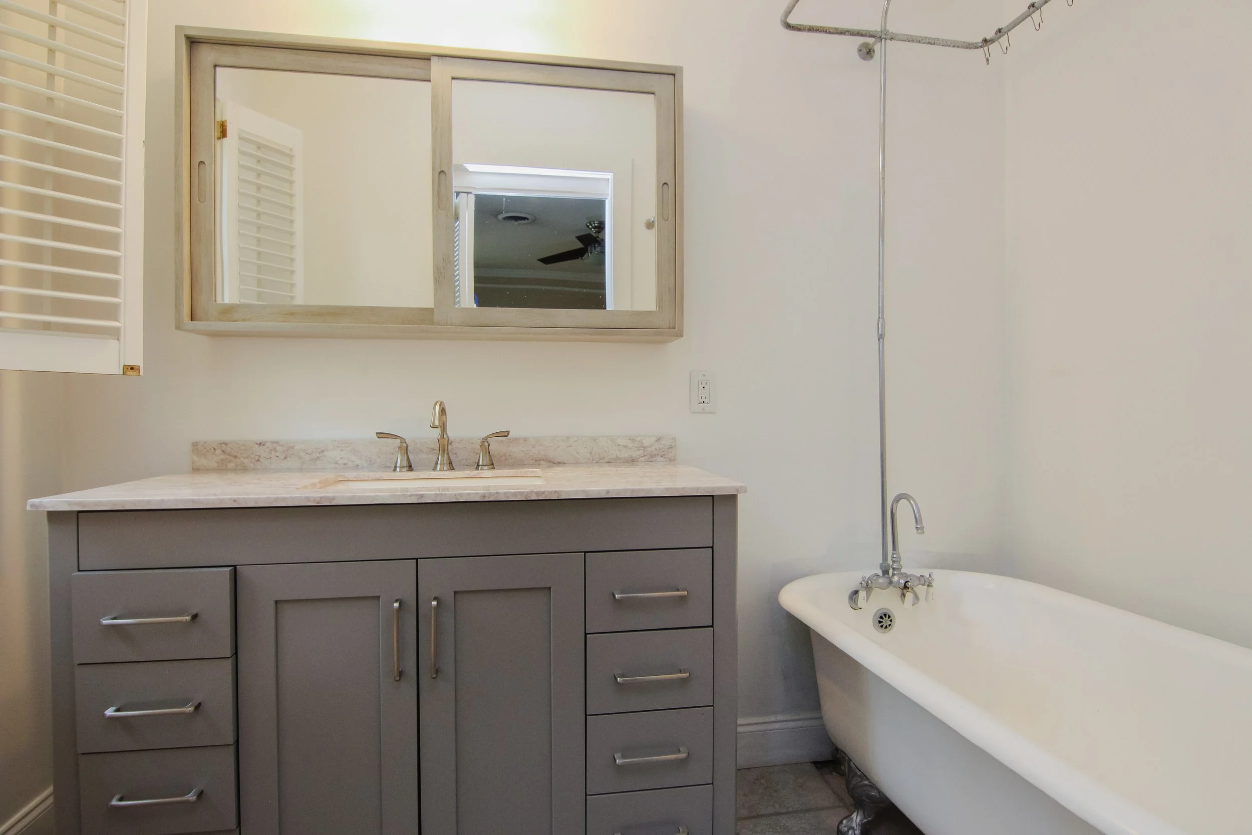 44 Bathroom 2.jpg