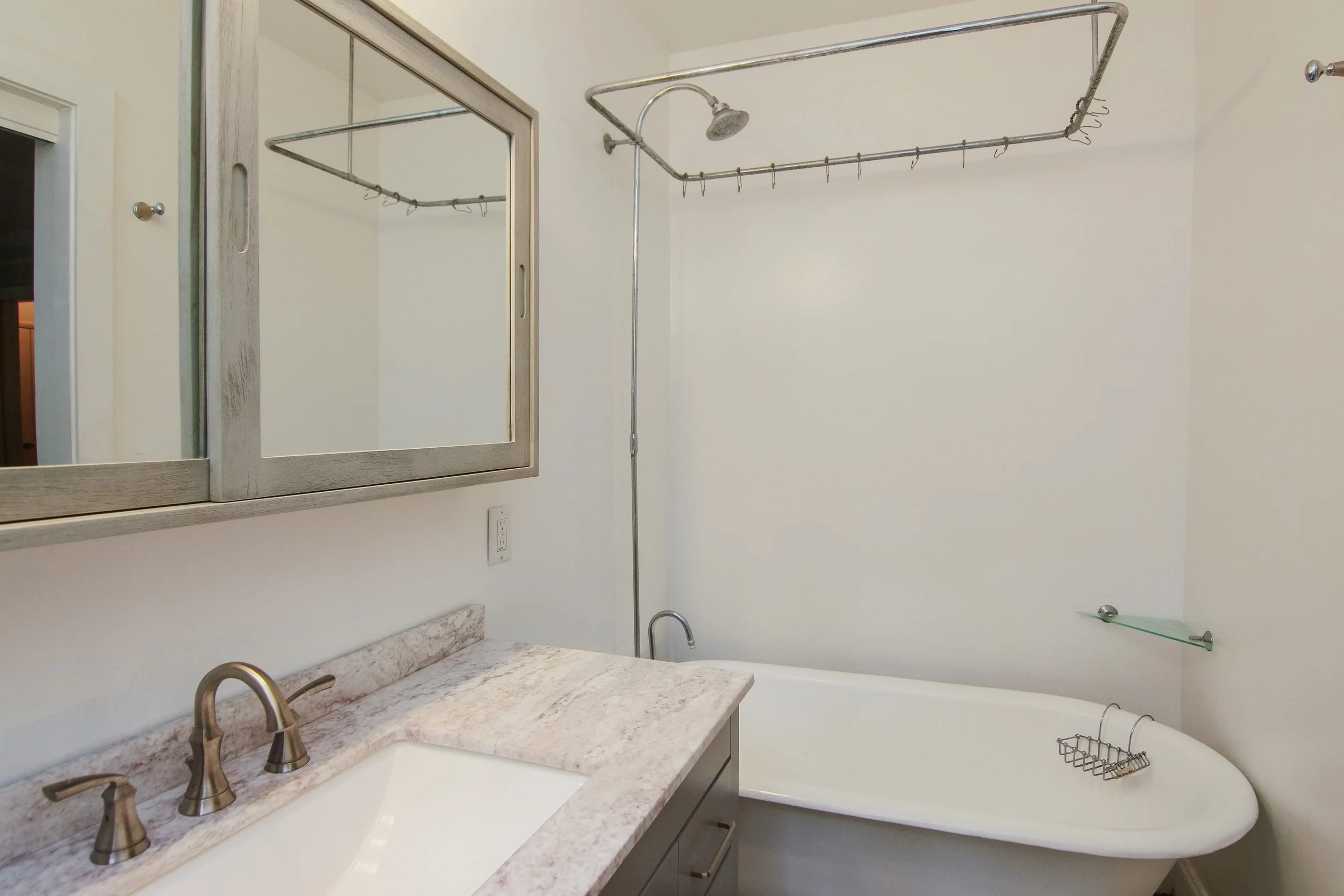 46 Bathroom 2.jpg